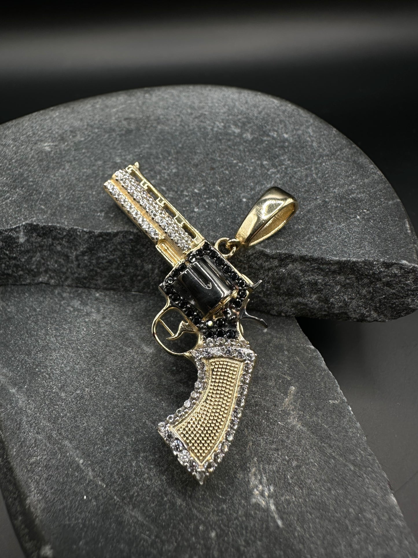 14K Gouden Revolver Hanger met Onyx Stenen – 44 mm