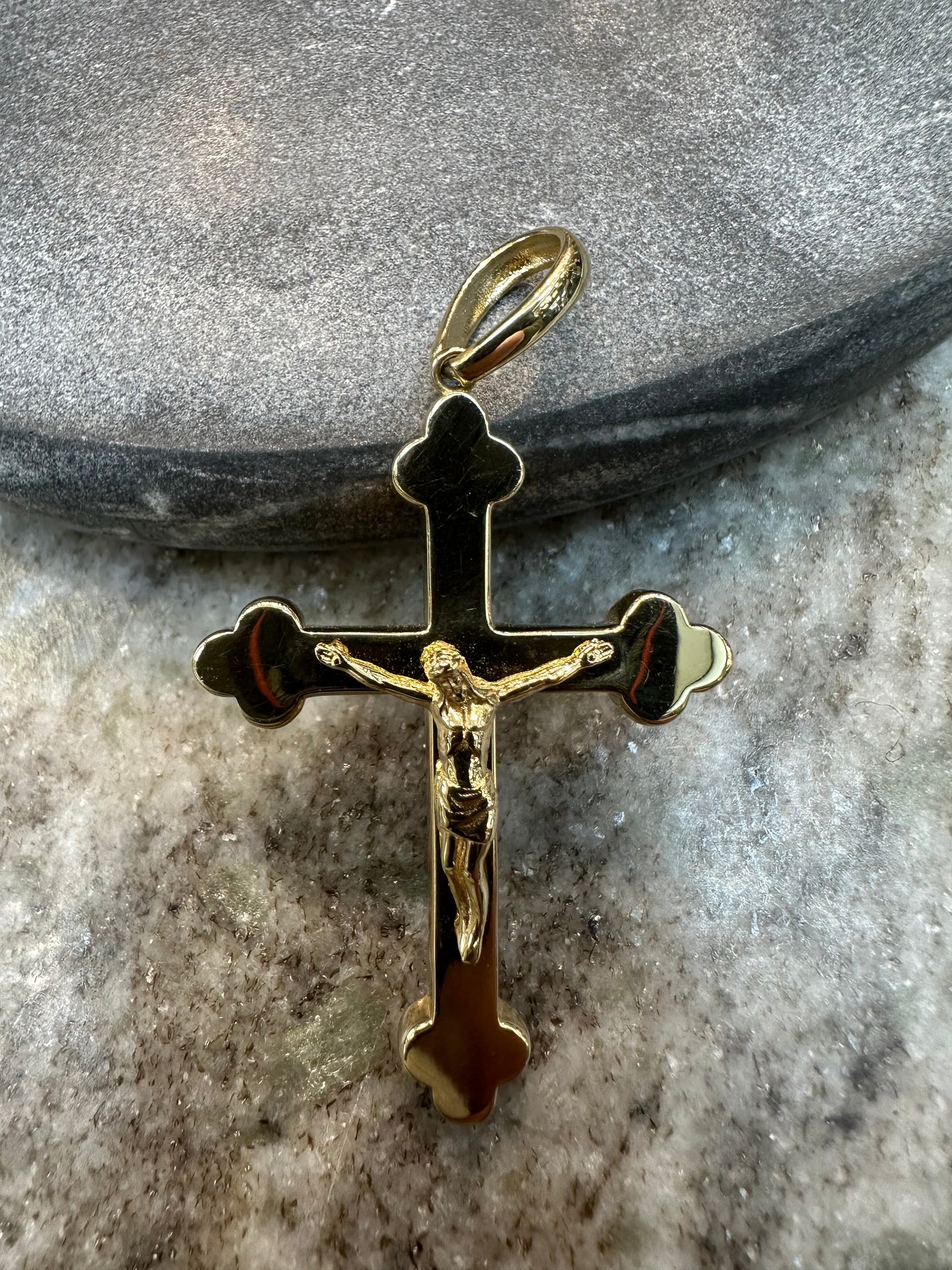 18K Gouden Kruishanger met Jezus