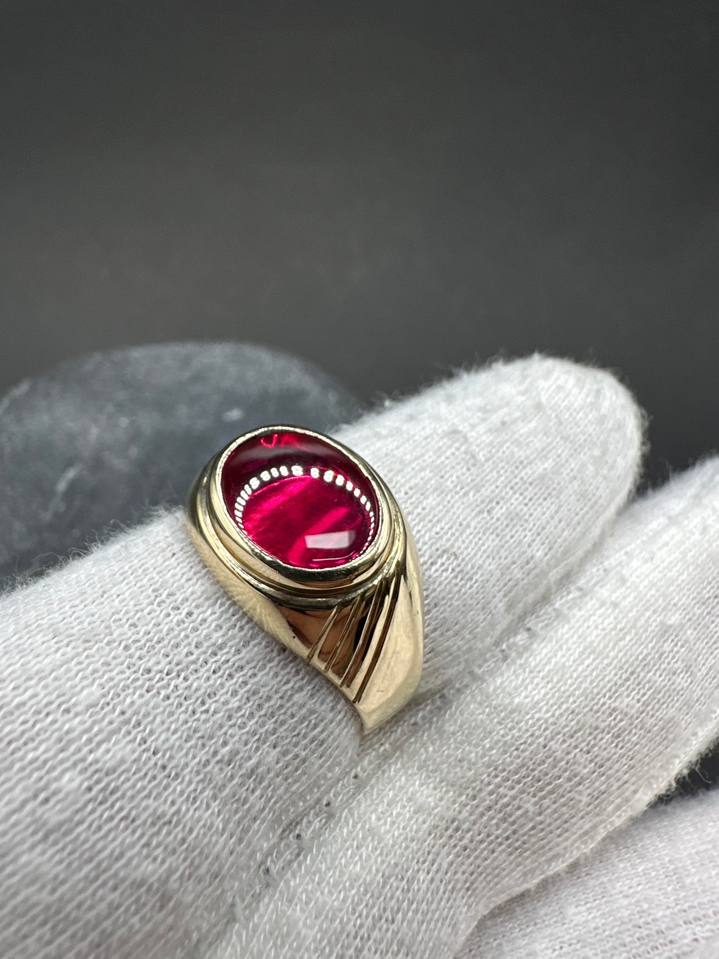 14K Gouden Ring met Rode Edelsteen – Maat 20
