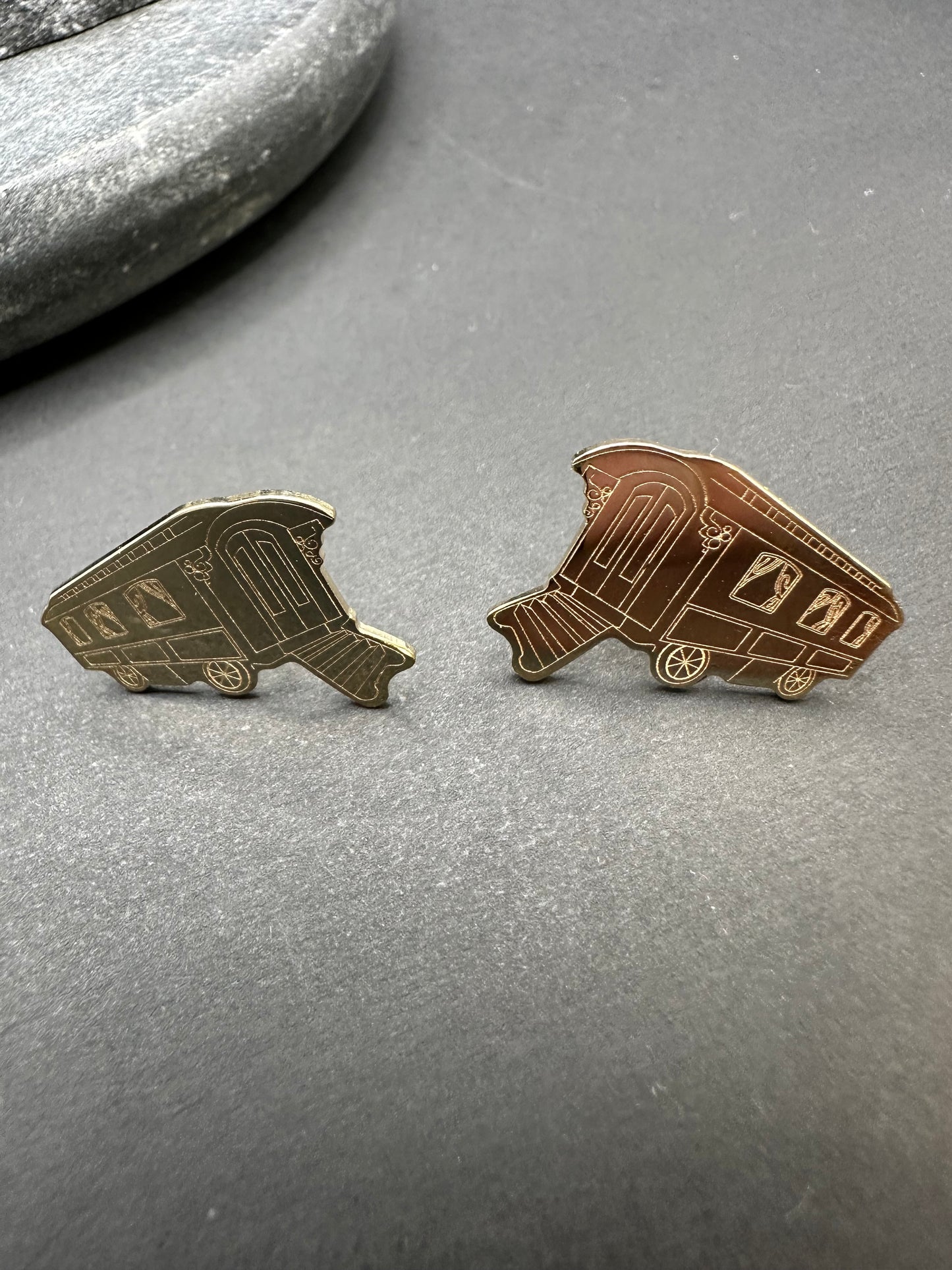 14K Gouden Woonwagen Knopjes Oorbellen – 21,13 mm