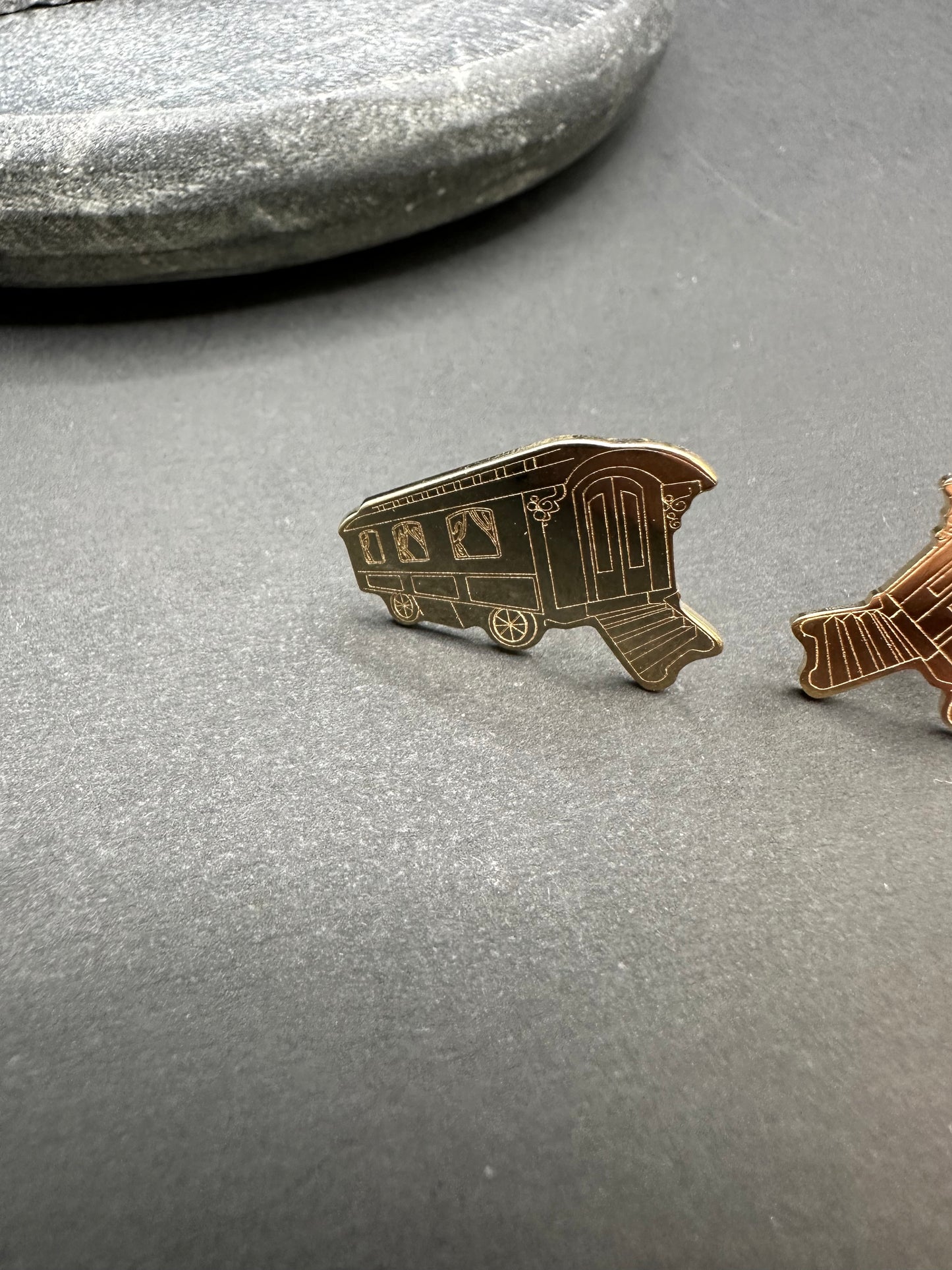 14K Gouden Woonwagen Knopjes Oorbellen – 21,13 mm