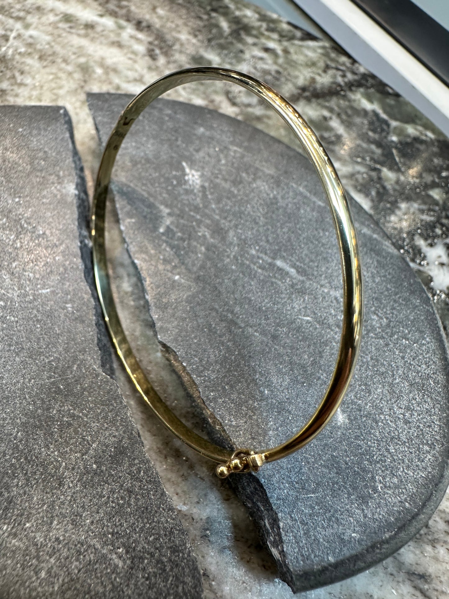 Subtiele 14K Gouden Gladde Slavenarmband – Elegant & Tijdloos| 58 mm