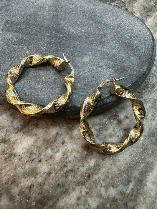 14K Gouden Creolen – Tijdloze Elegantie