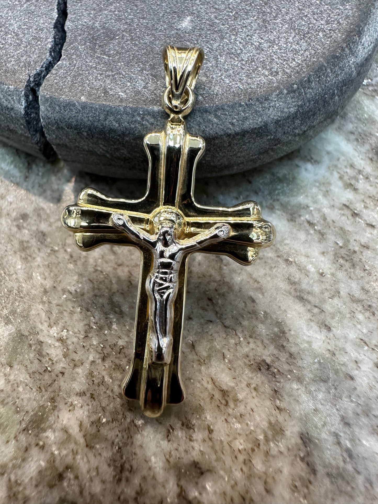 14K Gouden Kruishanger – 23 mm breed | 41 mm lang