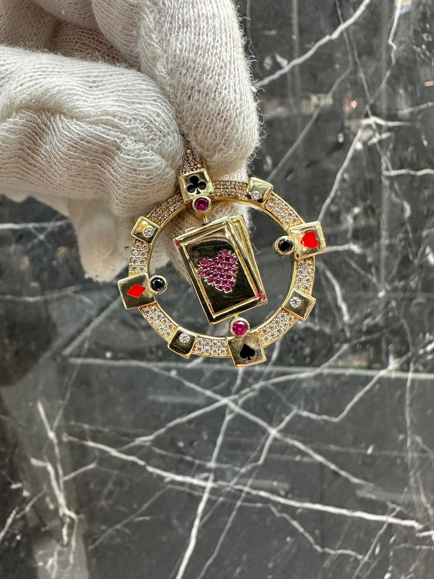 14K Gouden Kaarten Hanger met Draaiend Middenstuk en Edelstenen