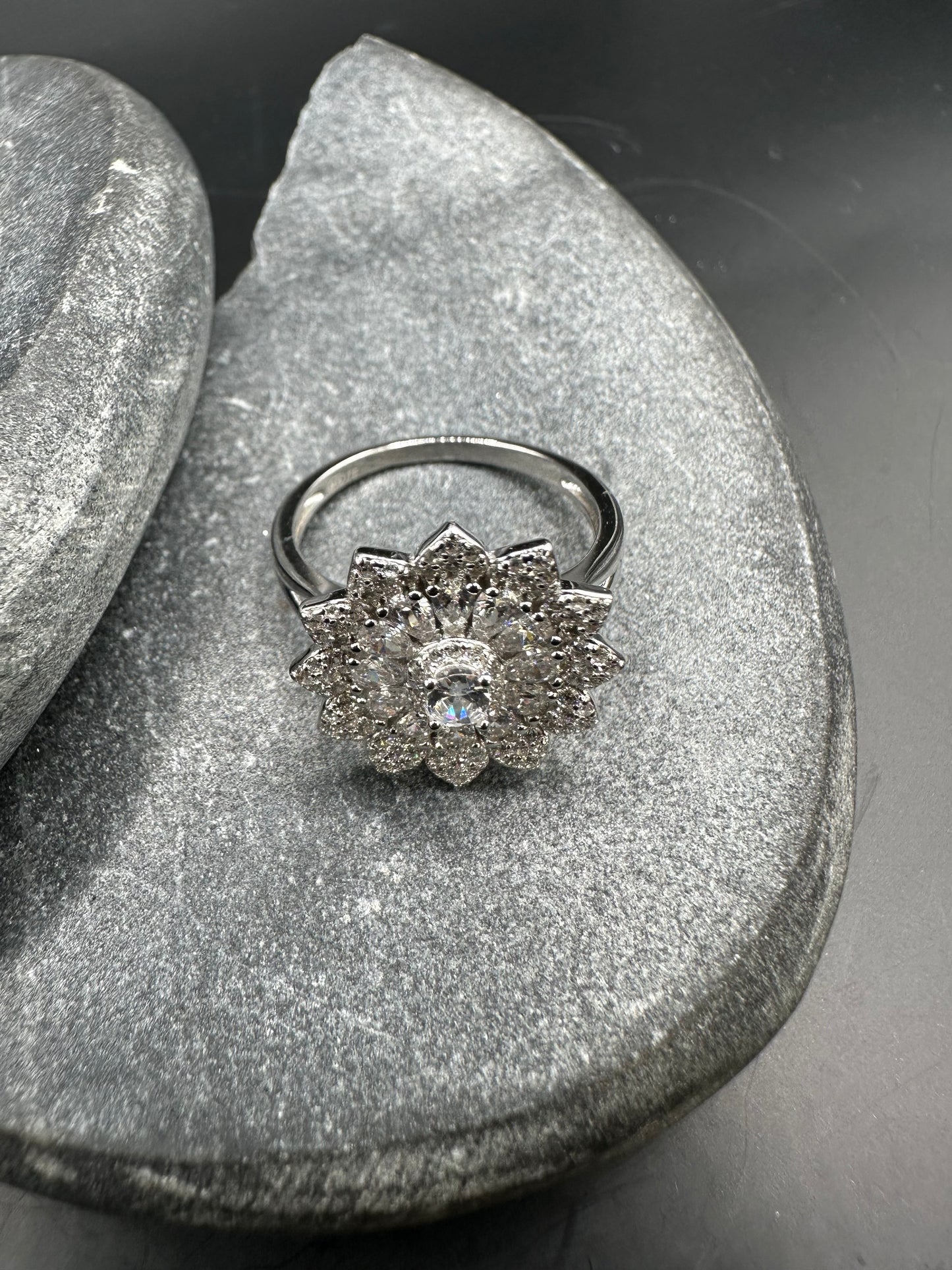 925 Zilveren Bloem Ring met Zirkonia – Maat 18
