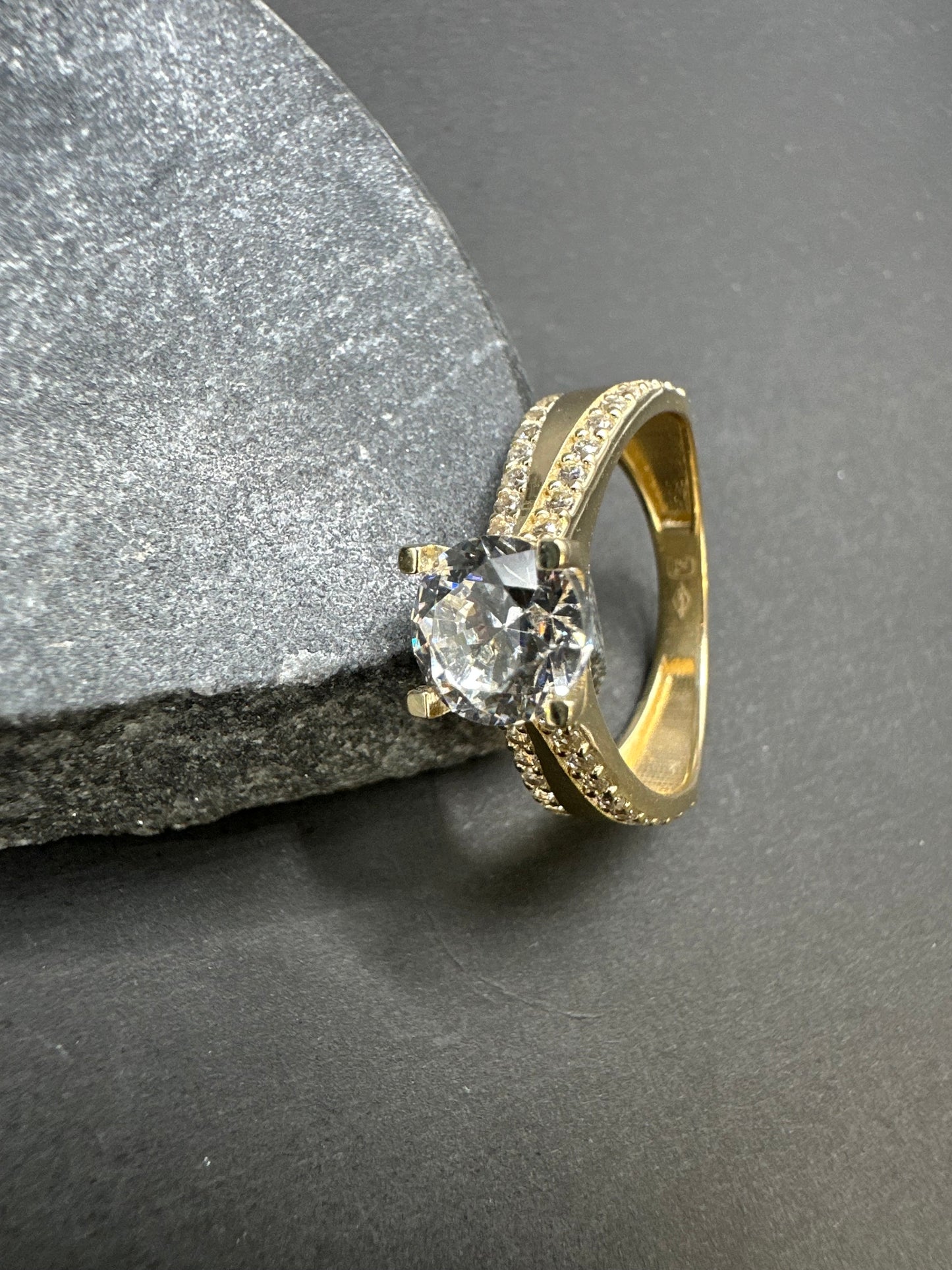 14K Gouden Ring met Zirkonia – Maat 17,5
