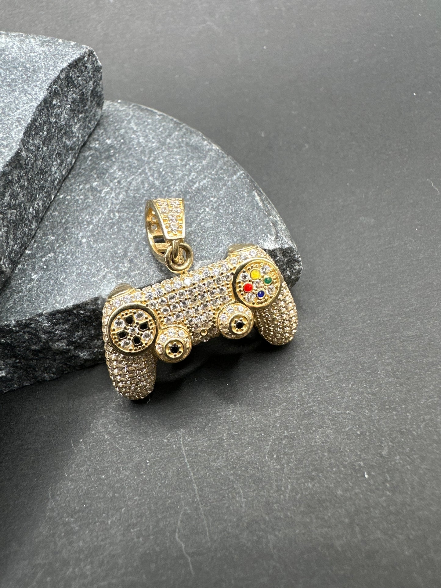 14K Gouden Gamecontroller Hanger met Zirkonia