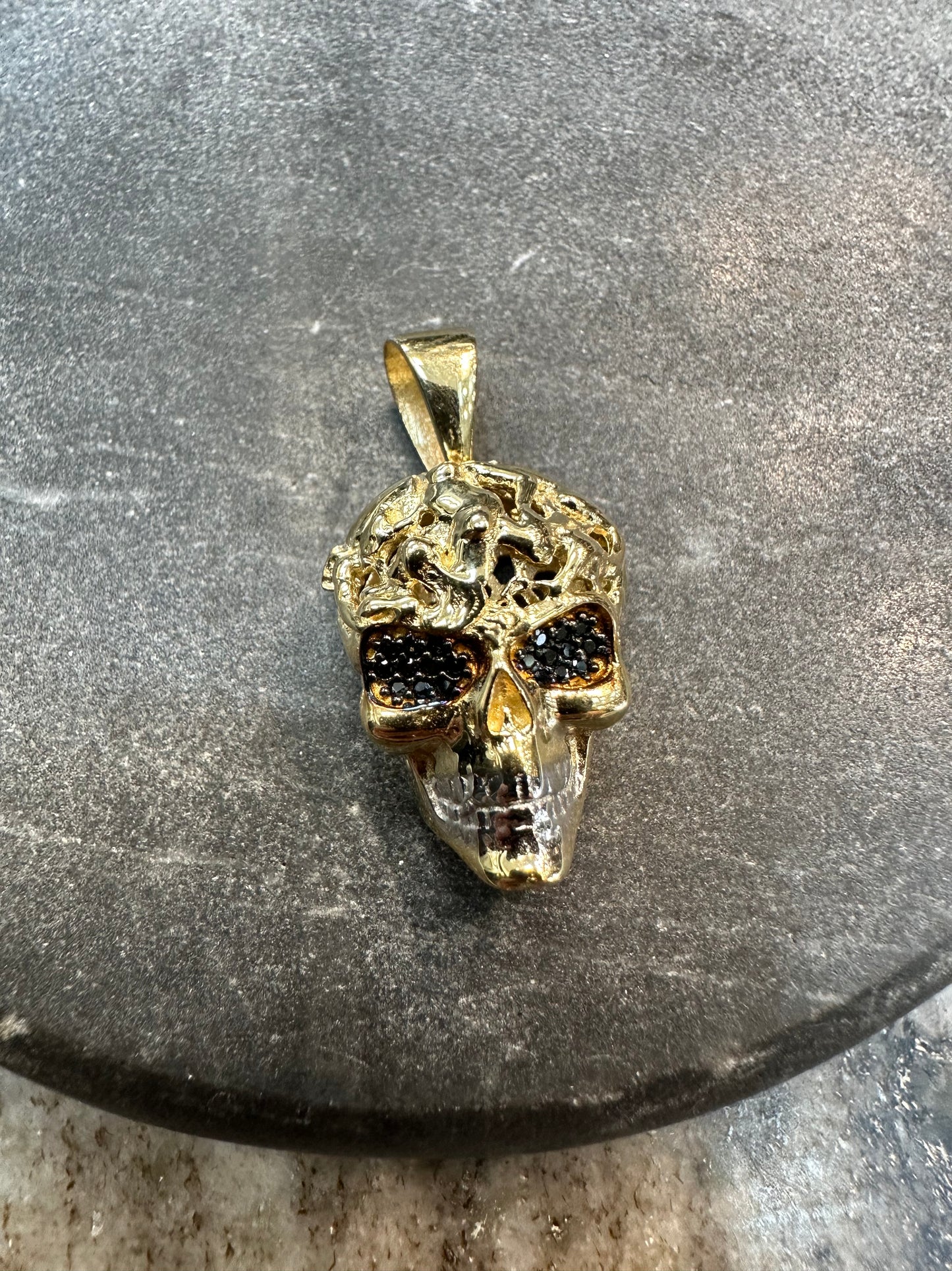 14K Gouden Skull Hanger met Onyx Stenen