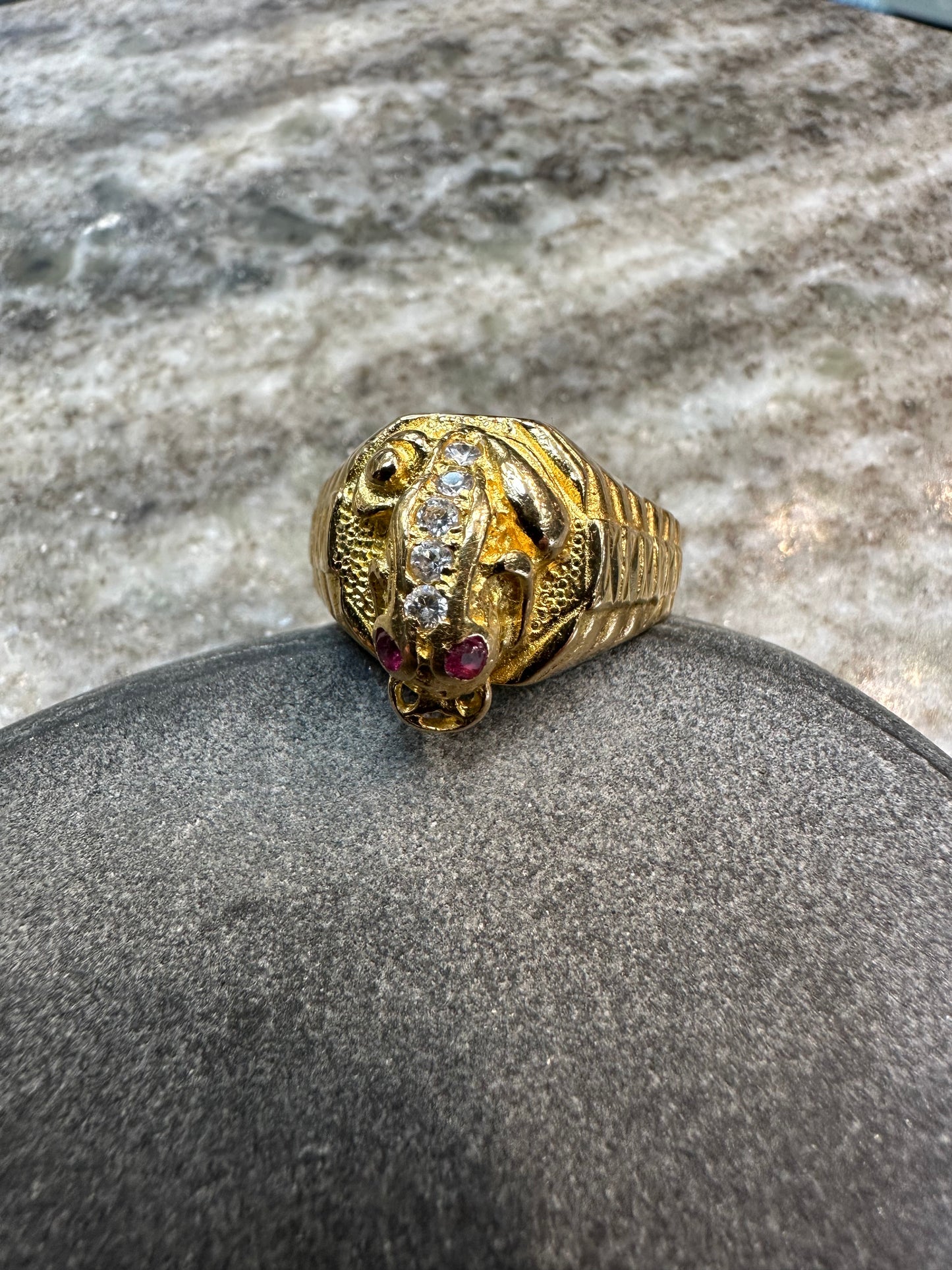 22K Gouden Kikker Ring met Robijn en Briljanten – Maat 21,5