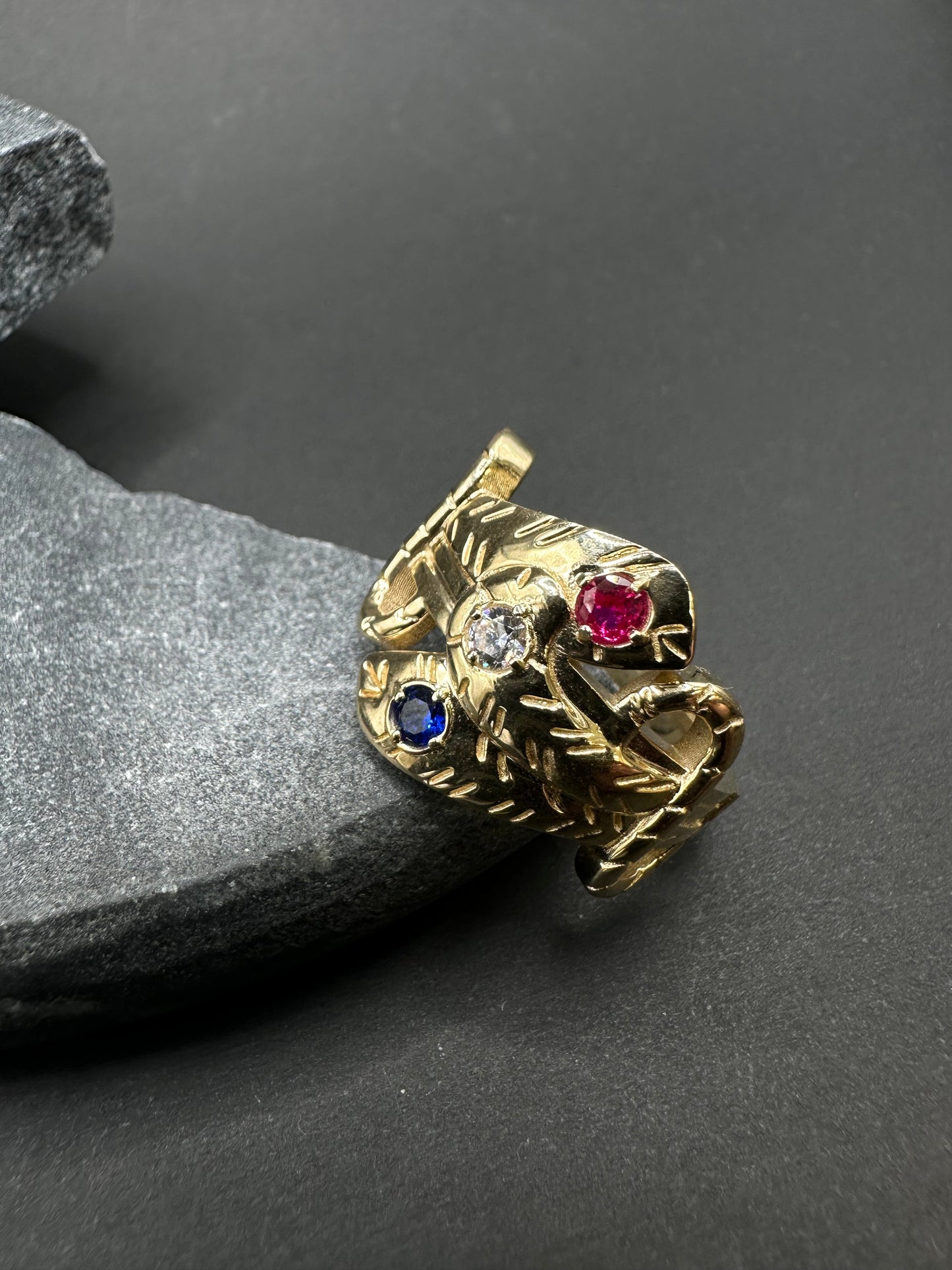 14K Gouden 3-Koppige Slangen Ring met Edelstenen