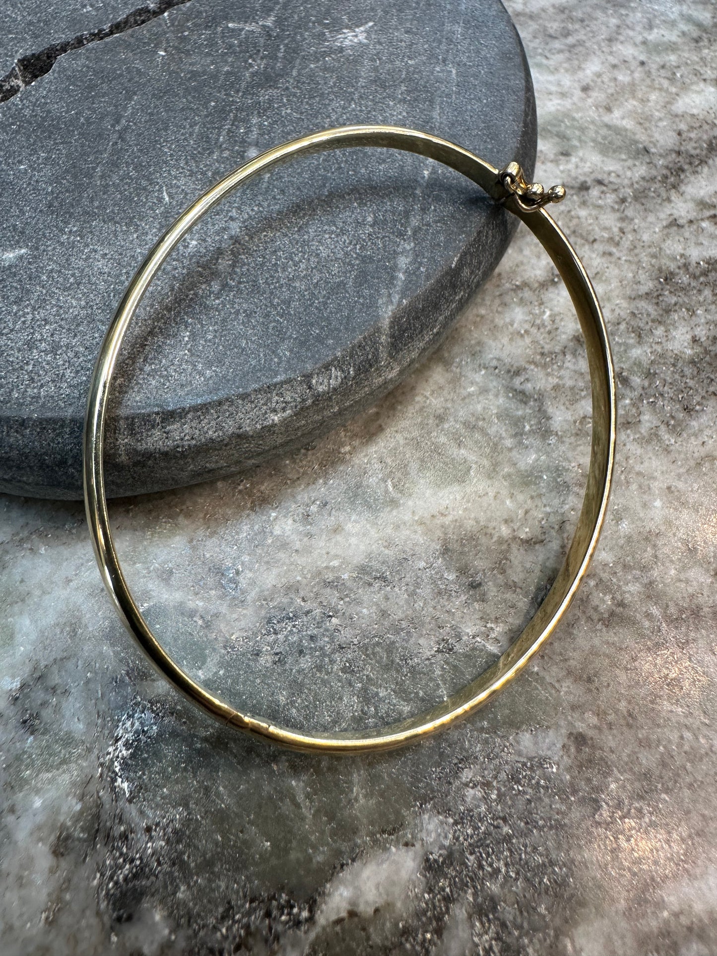 Subtiele 14K Gouden Gladde Slavenarmband – Elegant & Tijdloos| 58 mm