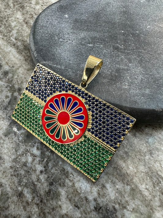 Prachtige 14K Gouden Roma & Sinti Vlag Hanger – Massief, Luxe & Vol Trots