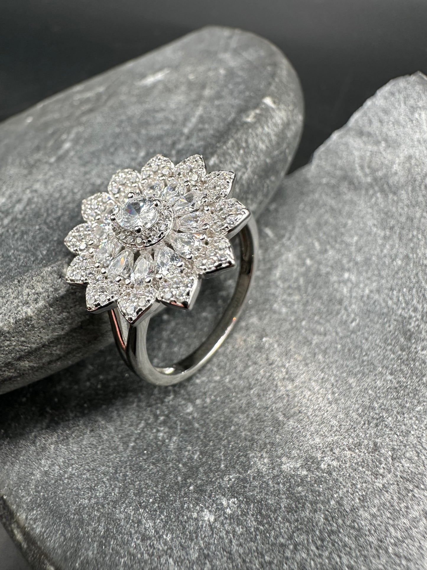 925 Zilveren Bloem Ring met Zirkonia – Maat 18