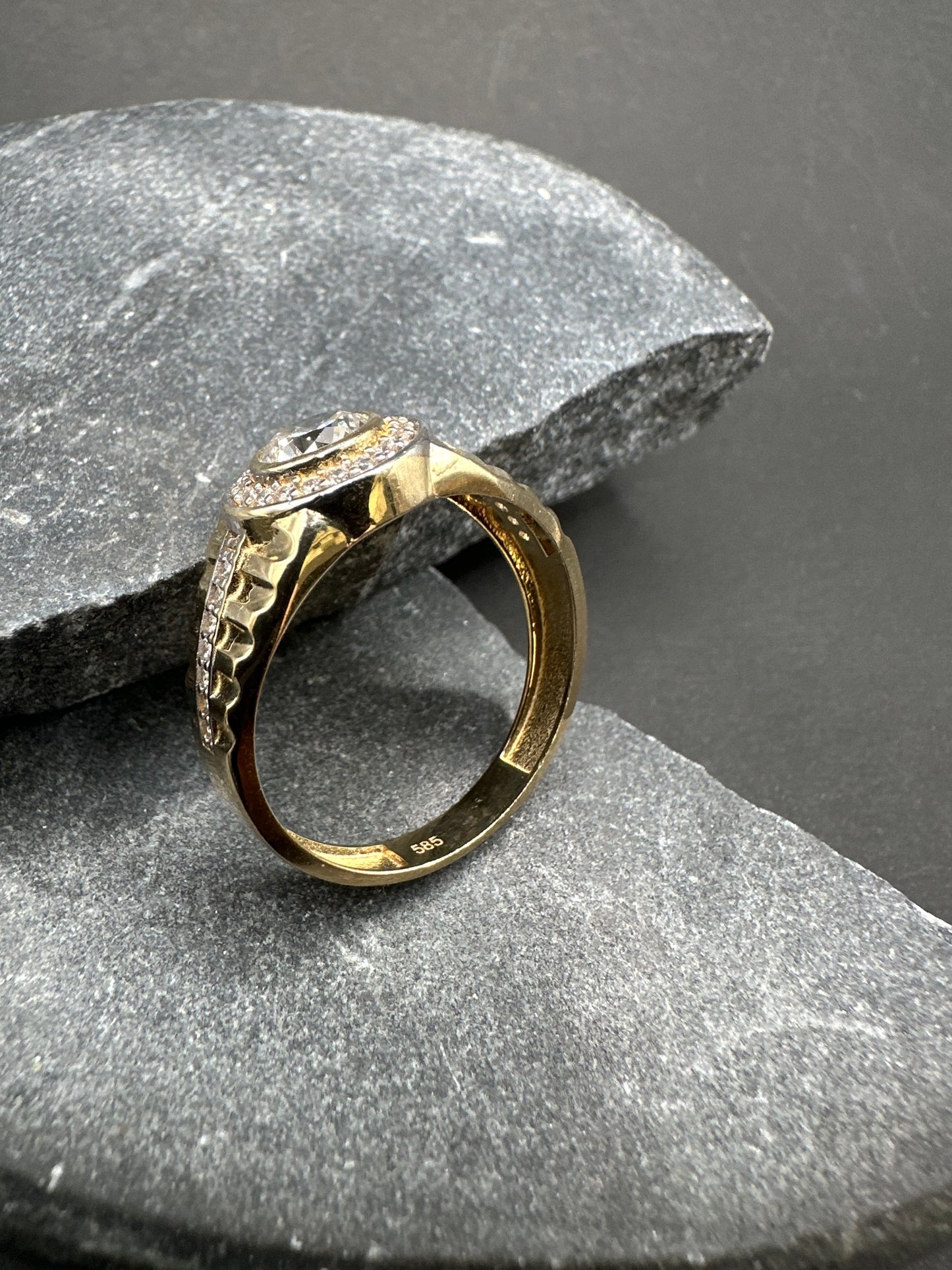 14K Gouden Ring met Ronde Zirkonia – Maat 20,5