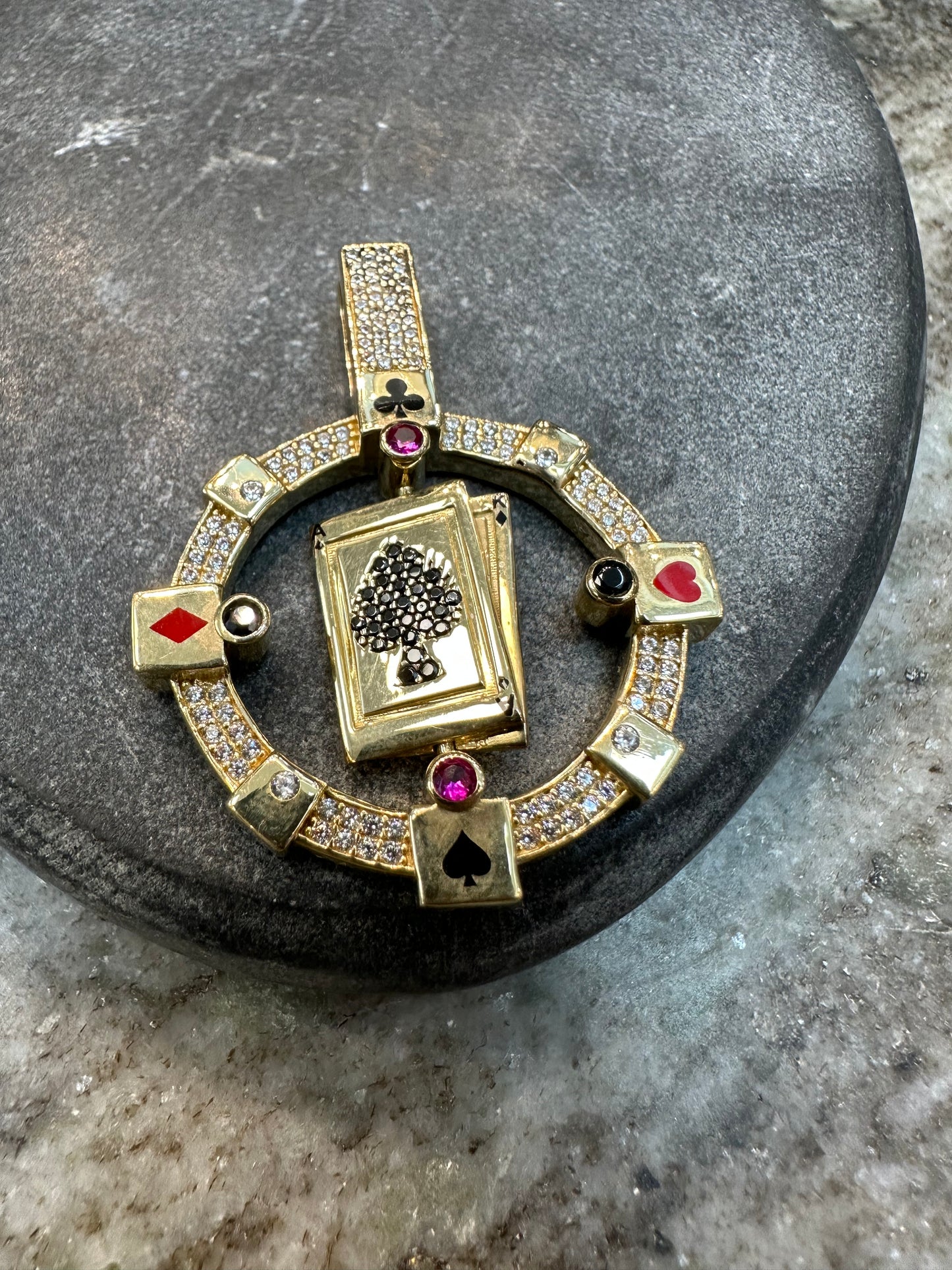 14K Gouden Kaarten Hanger met Draaiend Middenstuk en Edelstenen