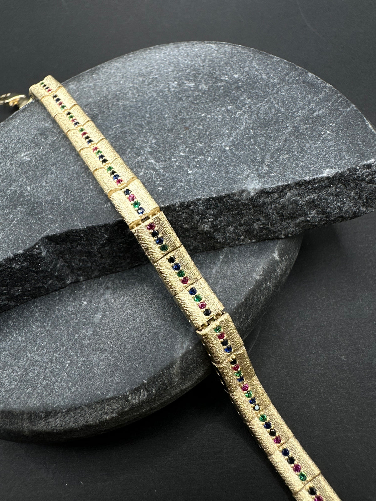14K Gouden Matte Armband met Edelstenen – 19 cm – 6 mm