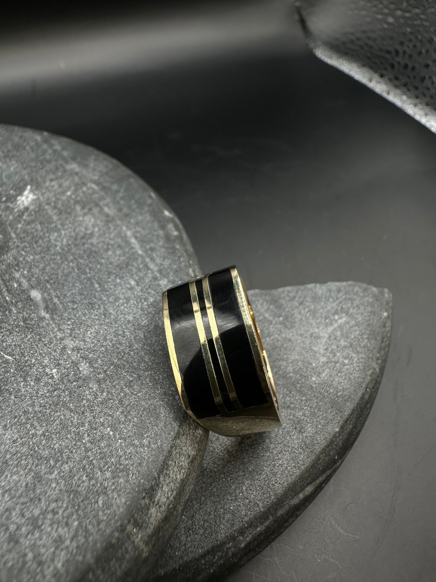 18K Massieve Zegelring met Onyx Lagen Steen – Maat 20
