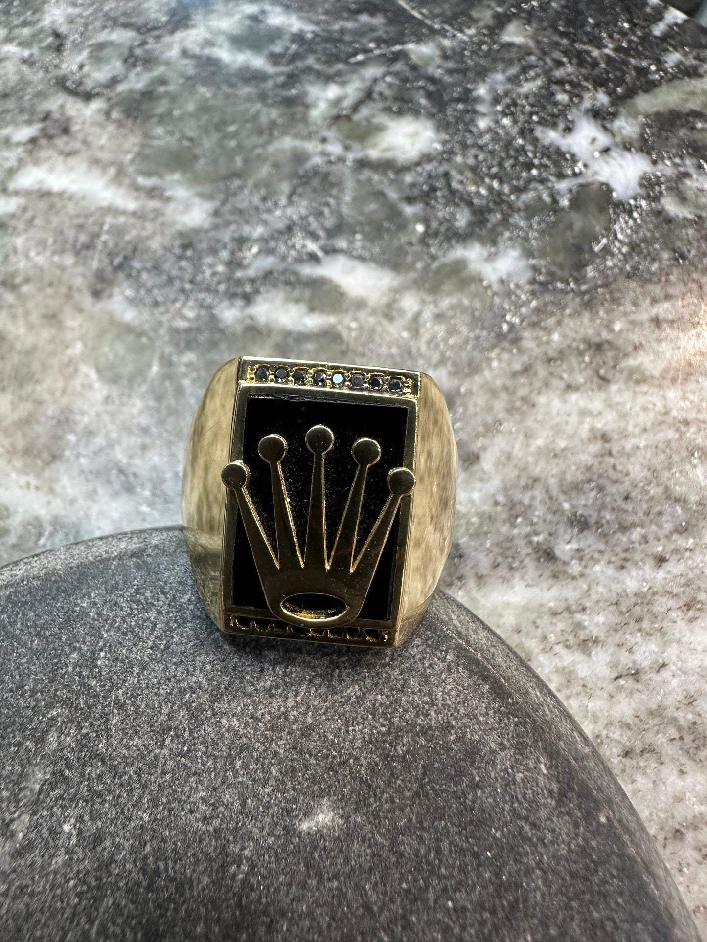 18K Gouden Kroon Ring met Gelaagde Onyx Steen
