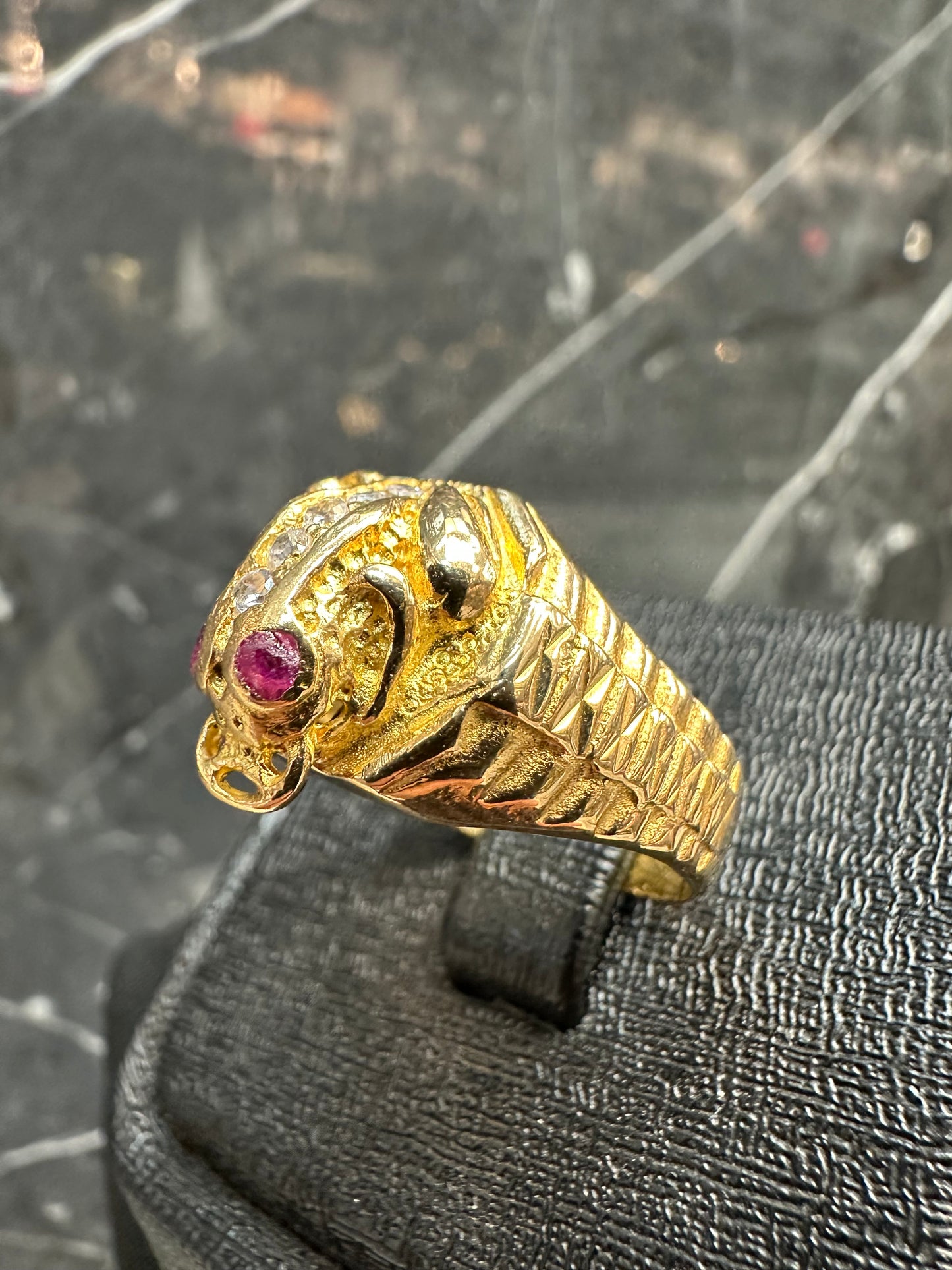 22K Gouden Kikker Ring met Robijn en Briljanten – Maat 21,5