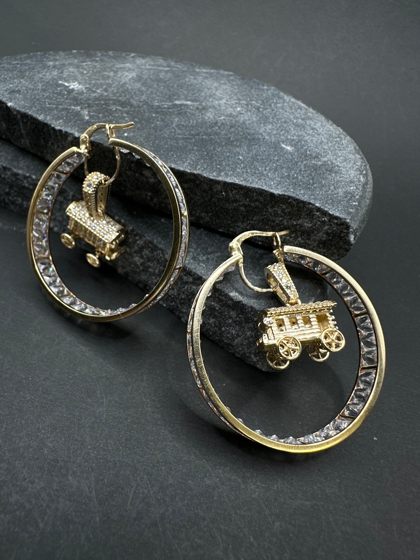 14K Gouden Woonwagen Oorbellen met Zirkonia – 34 mm