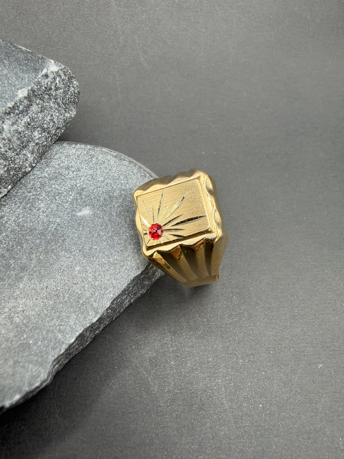 18K Gouden Ring met Robijn – Maat 22
