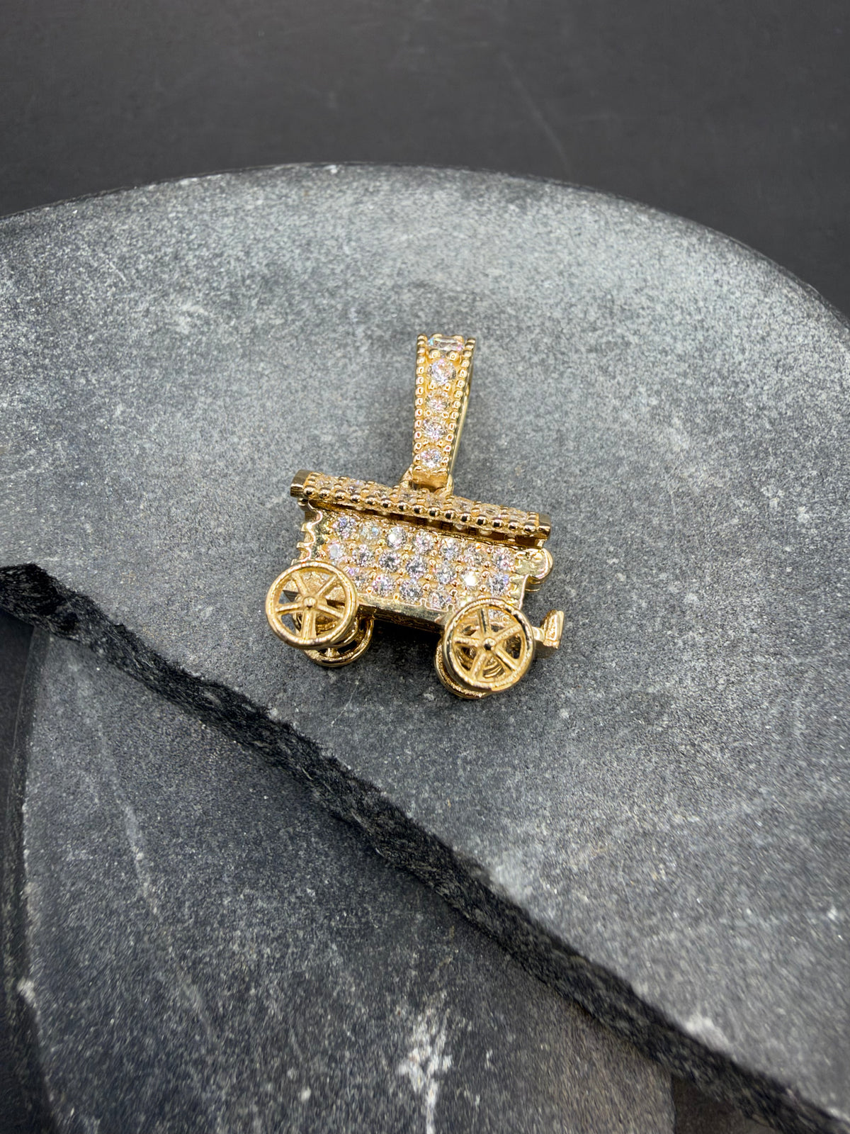 14K Gouden Woonwagen Hanger met Zirkonia – Handgemaakt