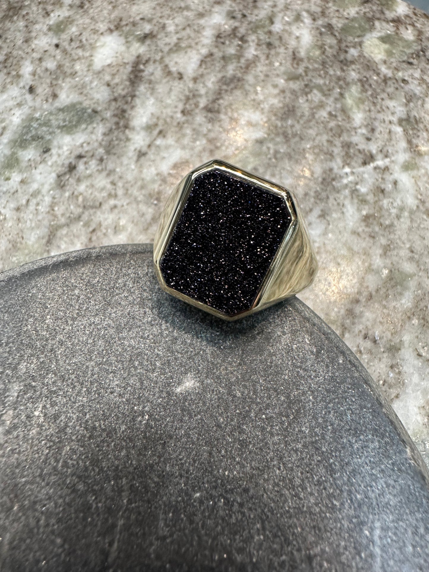 Prachtige 14K Gouden Zegelring met Paarse Lagensteen