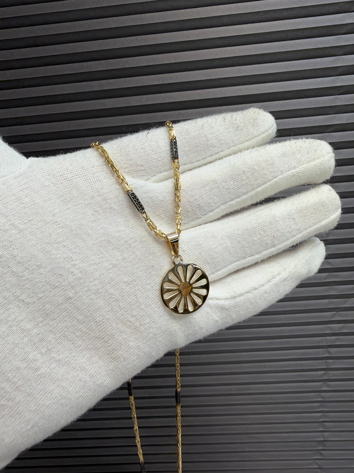 14K Gouden Koningsketting met Onyx en Woonwagenwiel Hanger