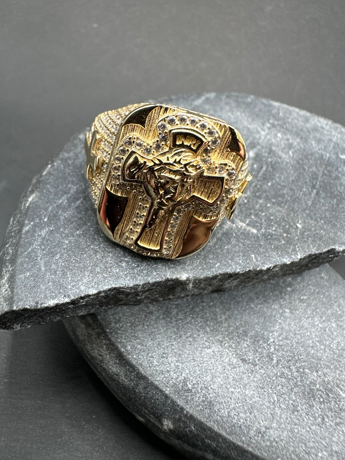 14K Gouden Ring met Jezus en Kruizen – Maat 20,5