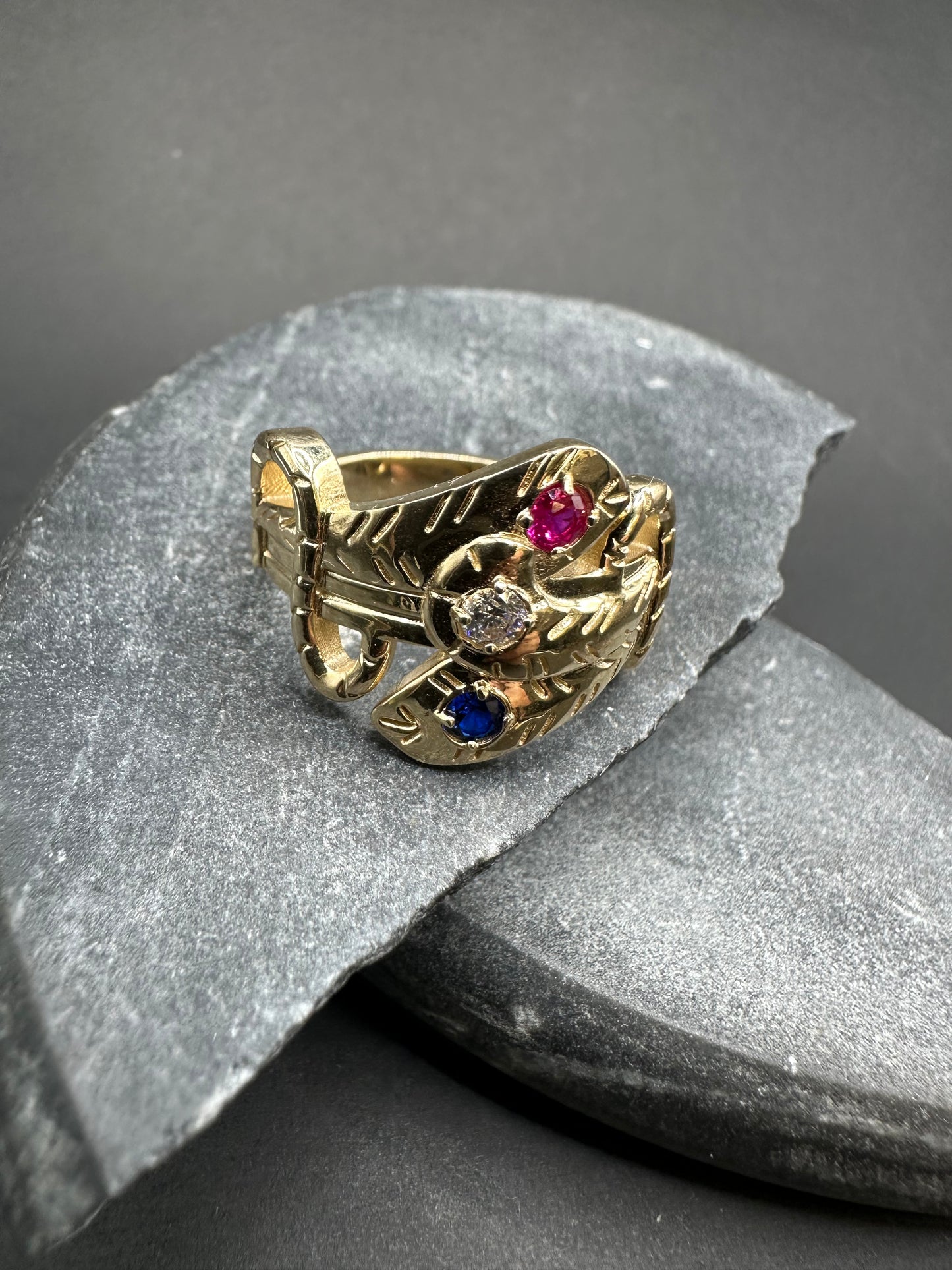 14K Gouden 3-Koppige Slangen Ring met Edelstenen