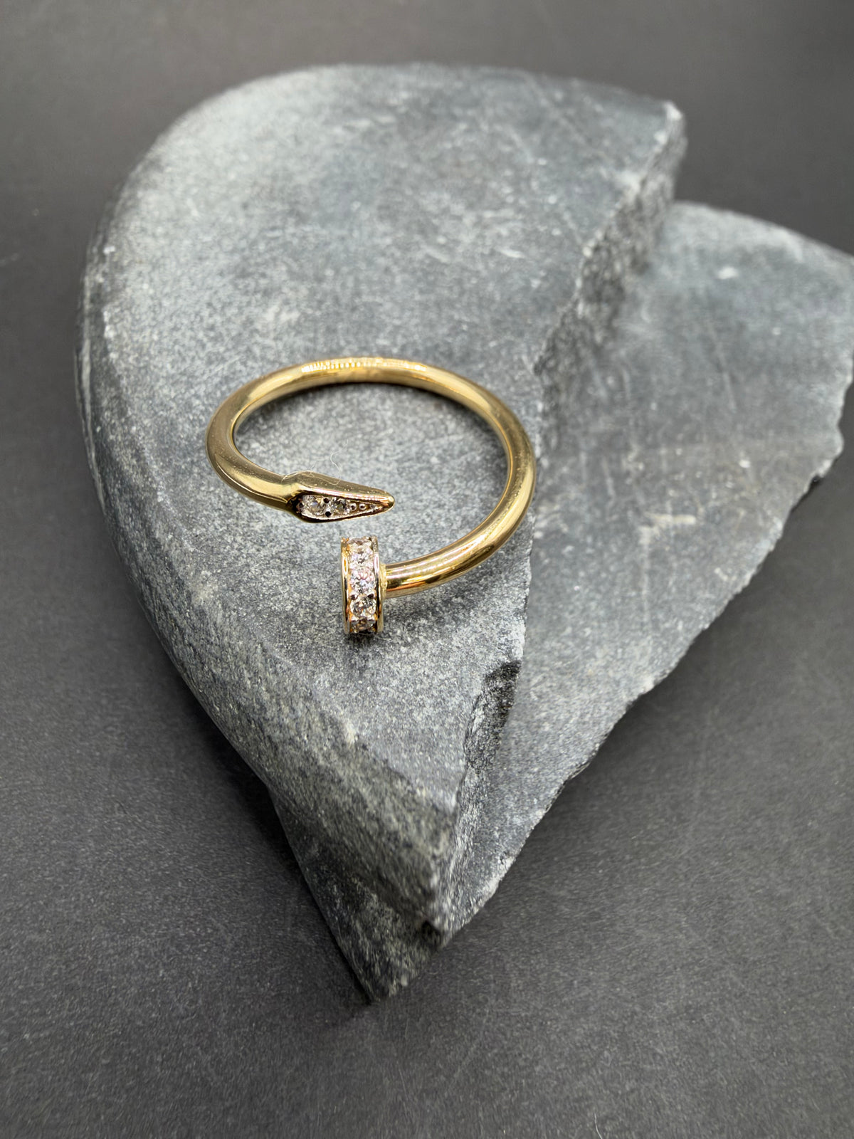 18K Gouden Spijkerring met Zirkonia – Maat 18