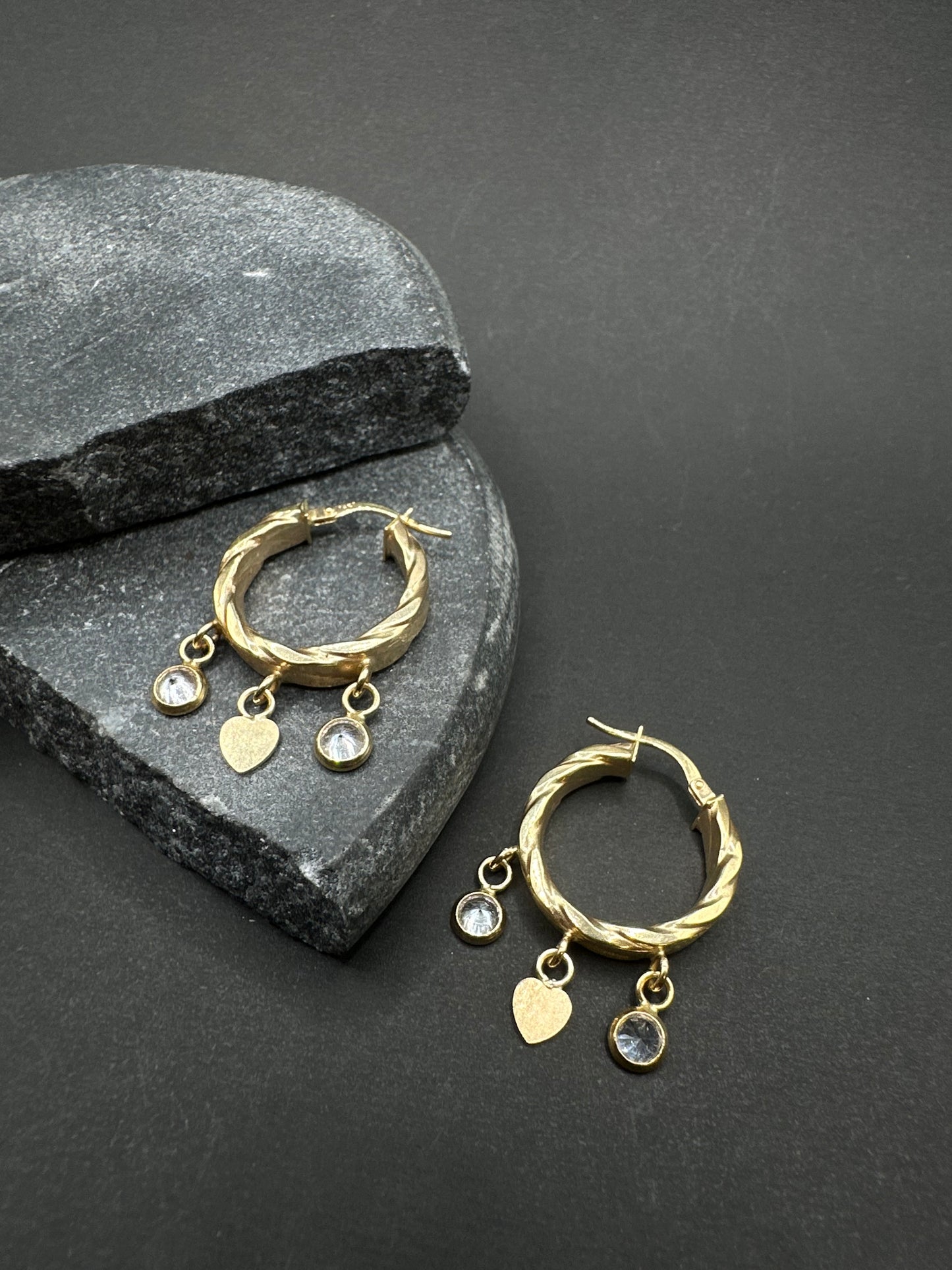 14K Gouden Oorbellen met Hangende Bedeltjes – 20 mm