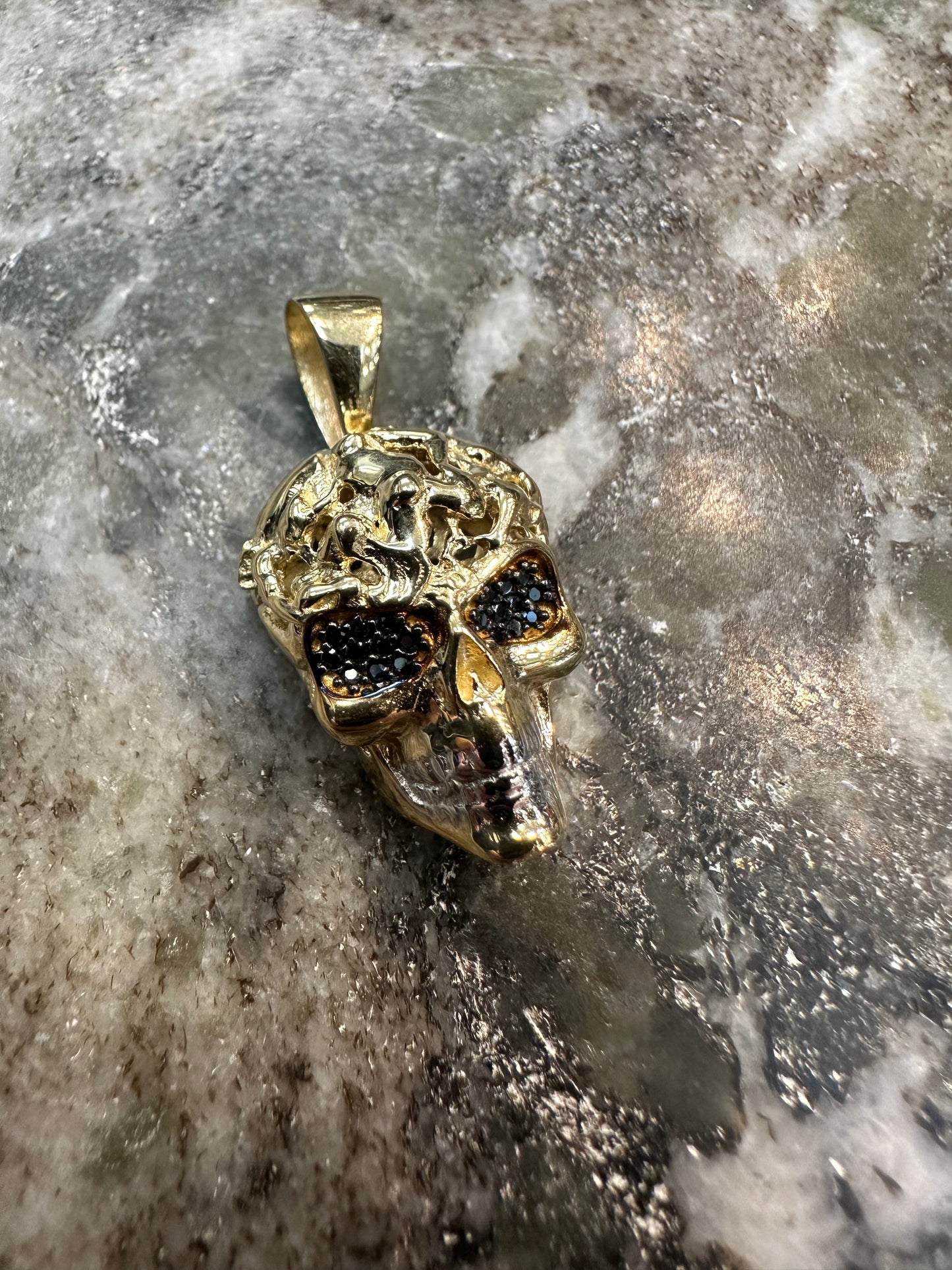 14K Gouden Skull Hanger met Onyx Stenen