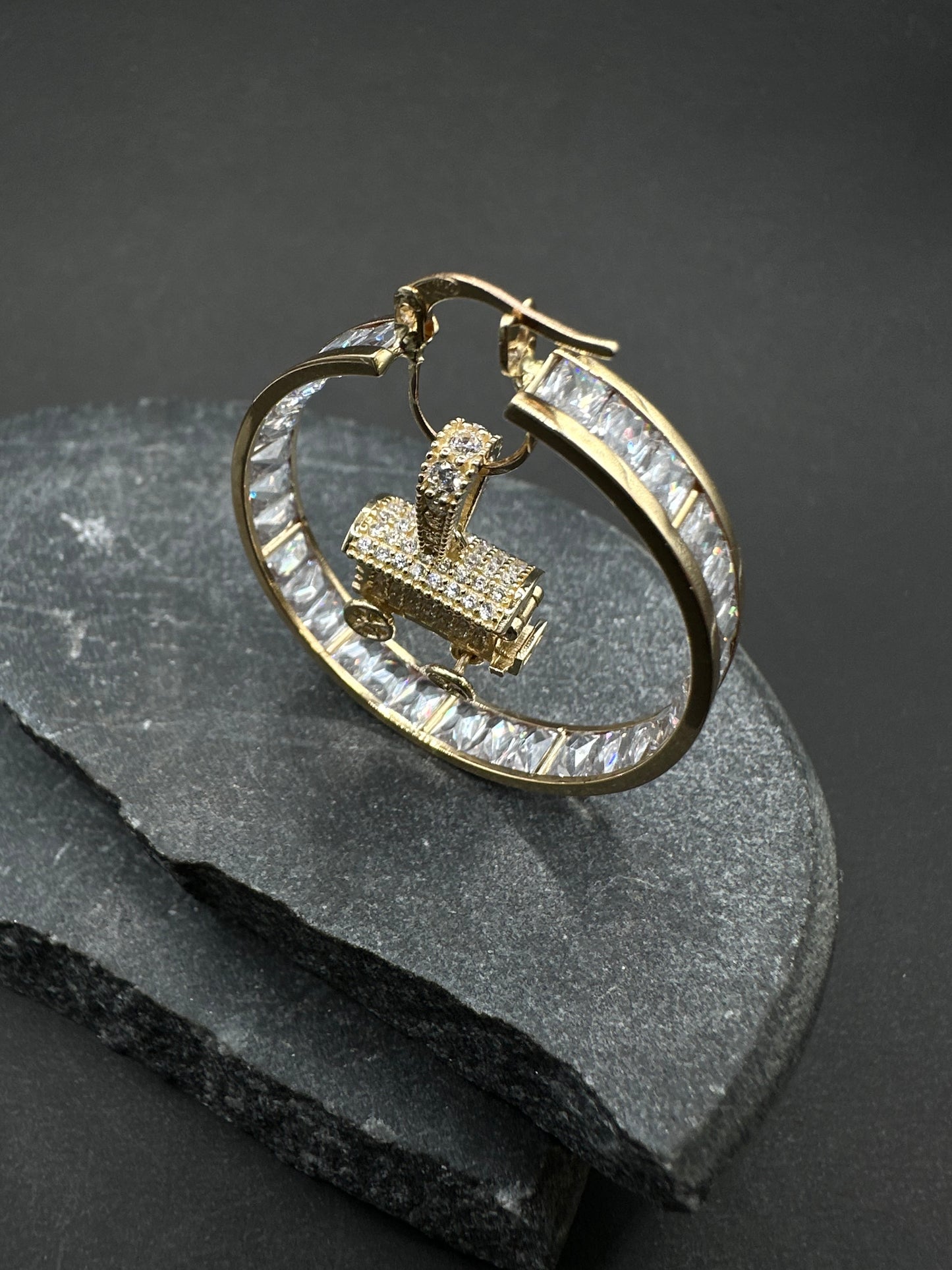 14K Gouden Woonwagen Oorbellen met Zirkonia – 34 mm