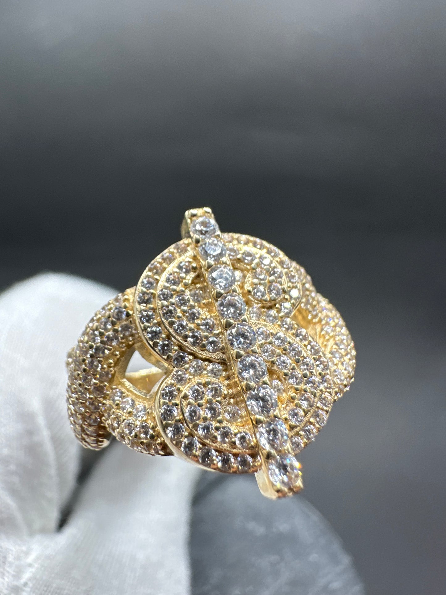 14K Gouden Iced Out Dollar Ring met Zirkonia – Maat 20