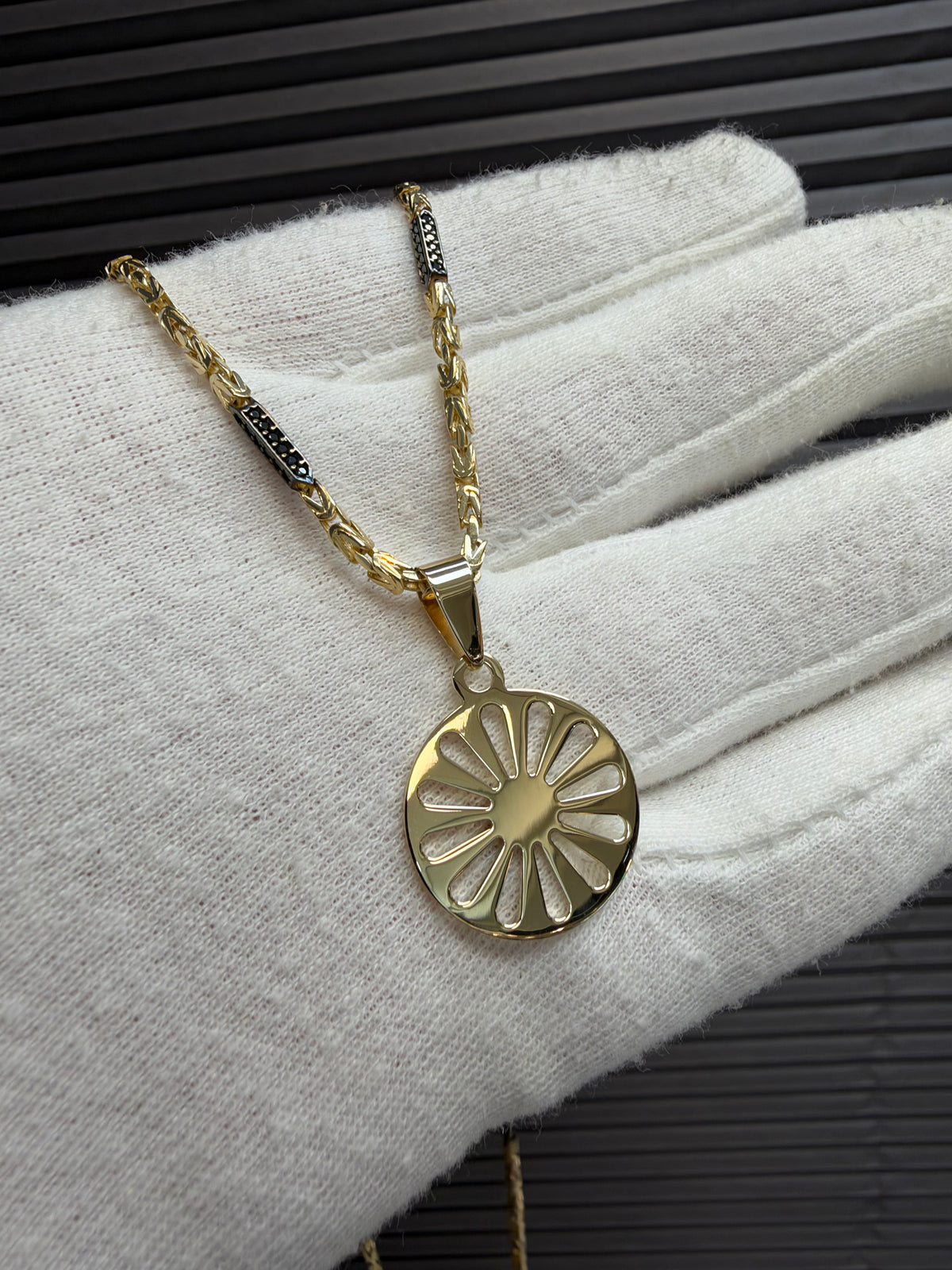 14K Gouden Koningsketting met Onyx en Woonwagenwiel Hanger