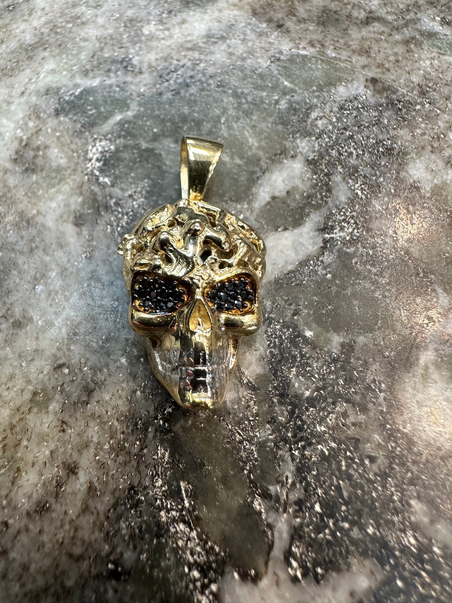 14K Gouden Skull Hanger met Onyx Stenen