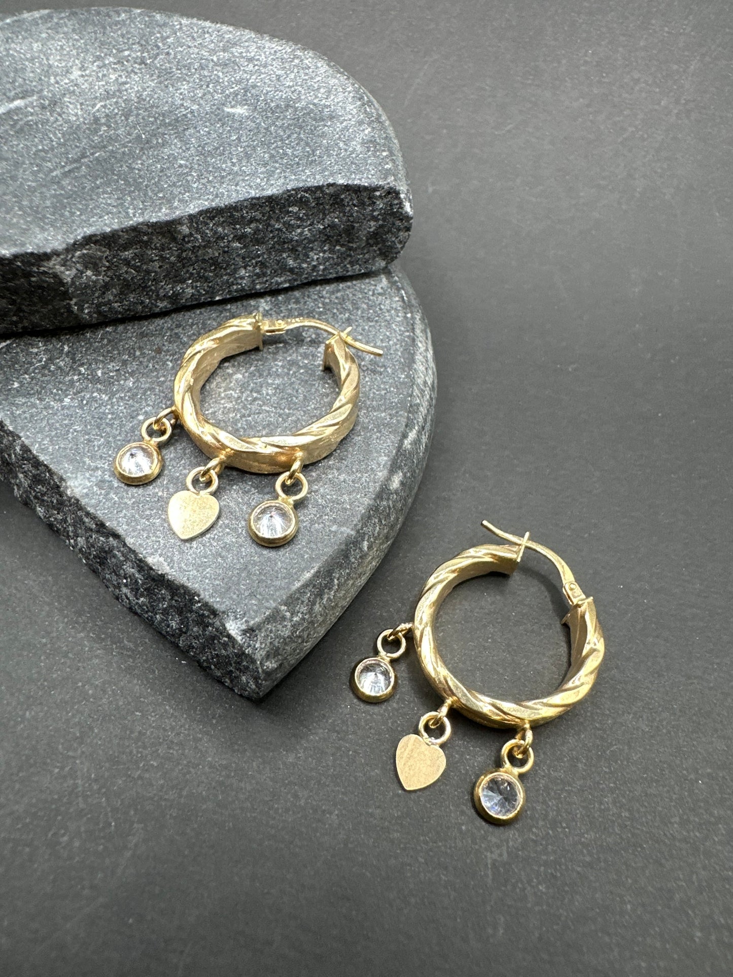 14K Gouden Oorbellen met Hangende Bedeltjes – 20 mm