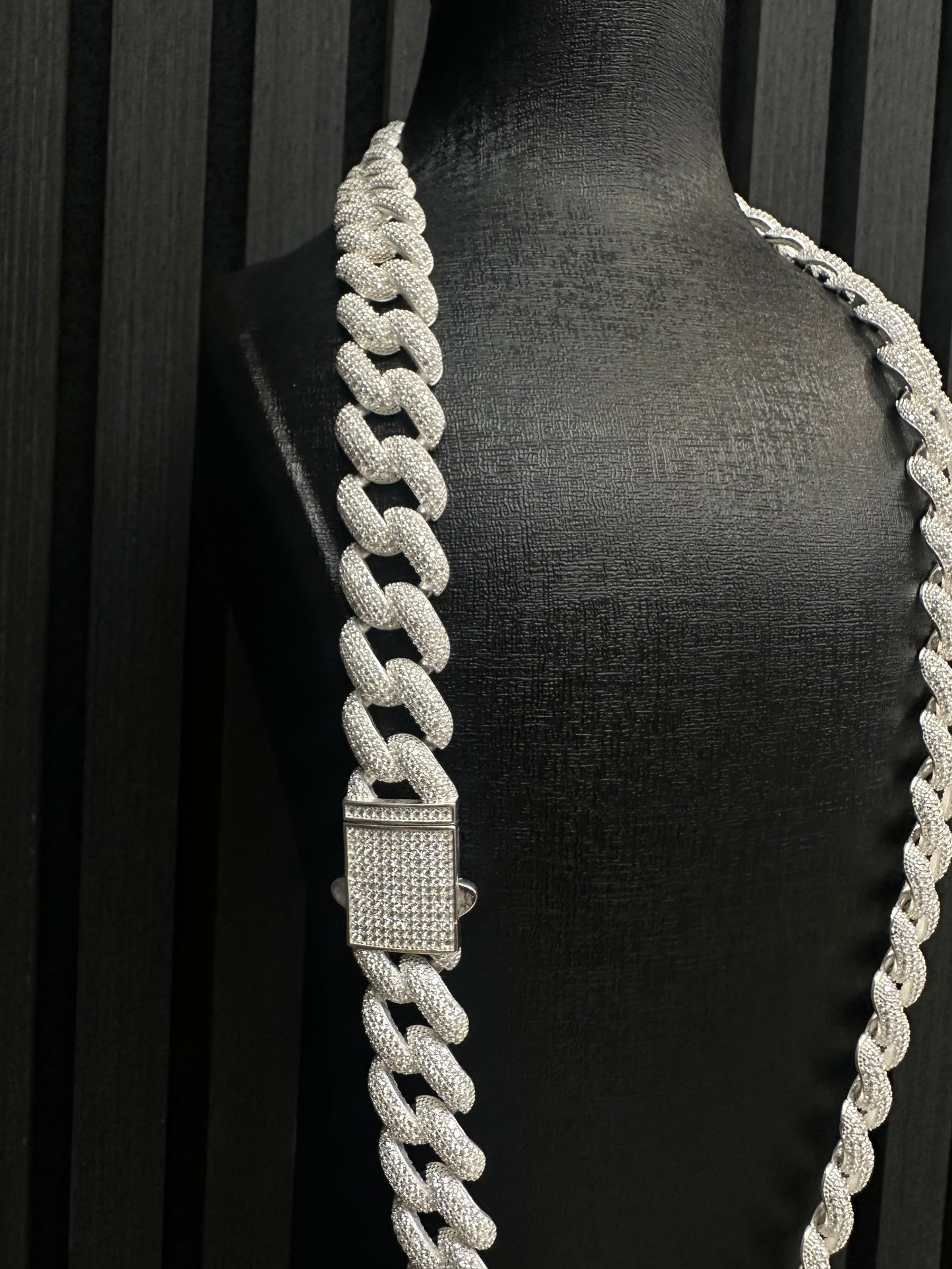 Prachtige 925 Zilveren Cubana Set 65 cm Ketting | 23 cm Armband | 17,8 mm Breed | Iced met Zirkonia