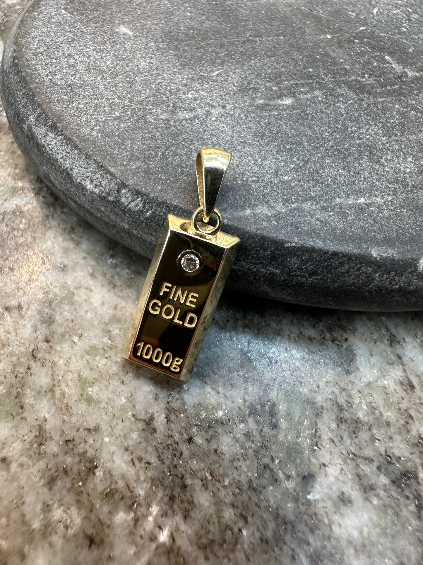 Prachtige 14K Gouden Fine Gold Hanger met Zirkonia – 28 mm lang | 9 mm breed | Elegant & Sprankelend