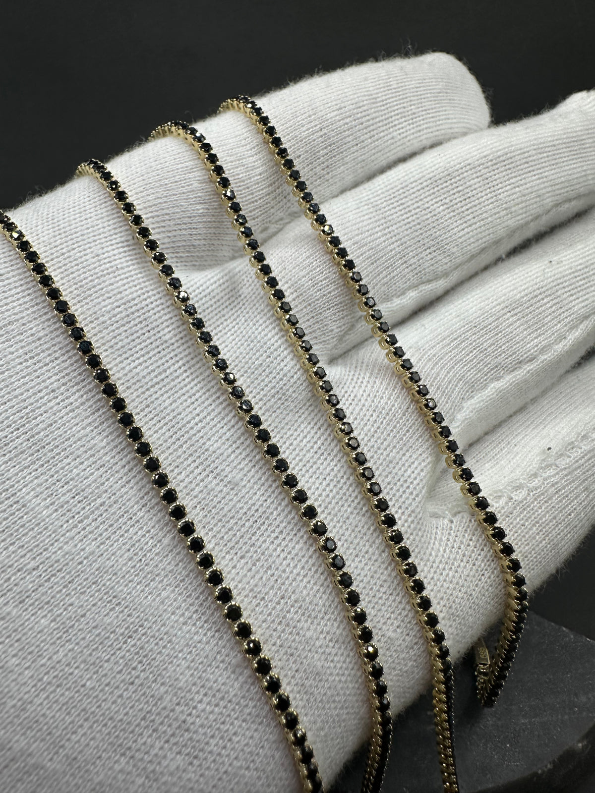 14K Gouden Tennis Armband met Natuurlijke Onyx – 2 mm