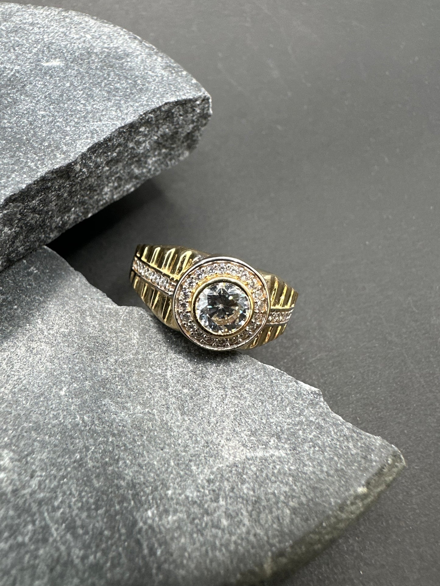14K Gouden Ring met Ronde Zirkonia – Maat 20,5