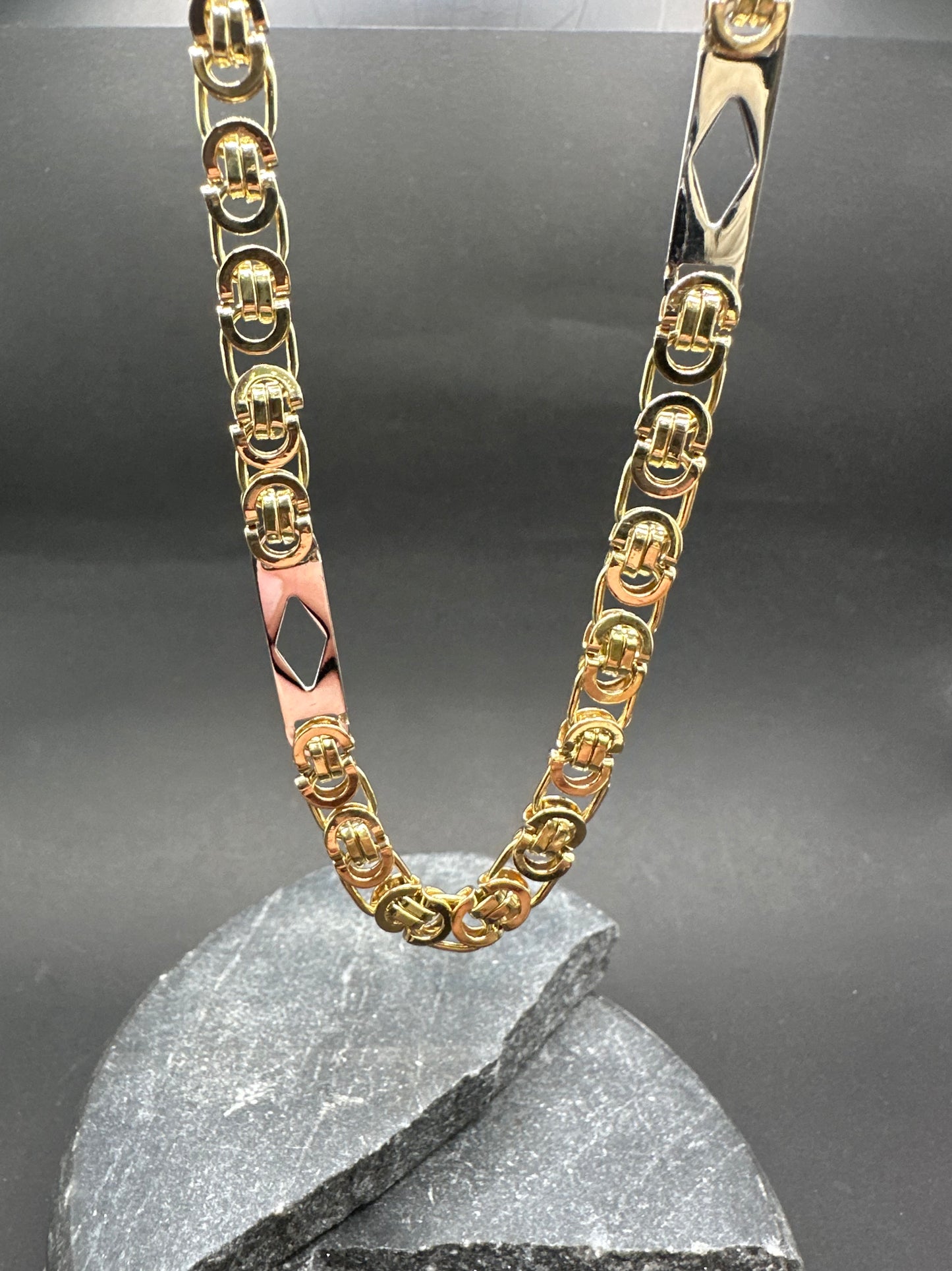 14K Gouden Massieve Platte Koningsketting met Witgouden Ruitjes – 70 cm