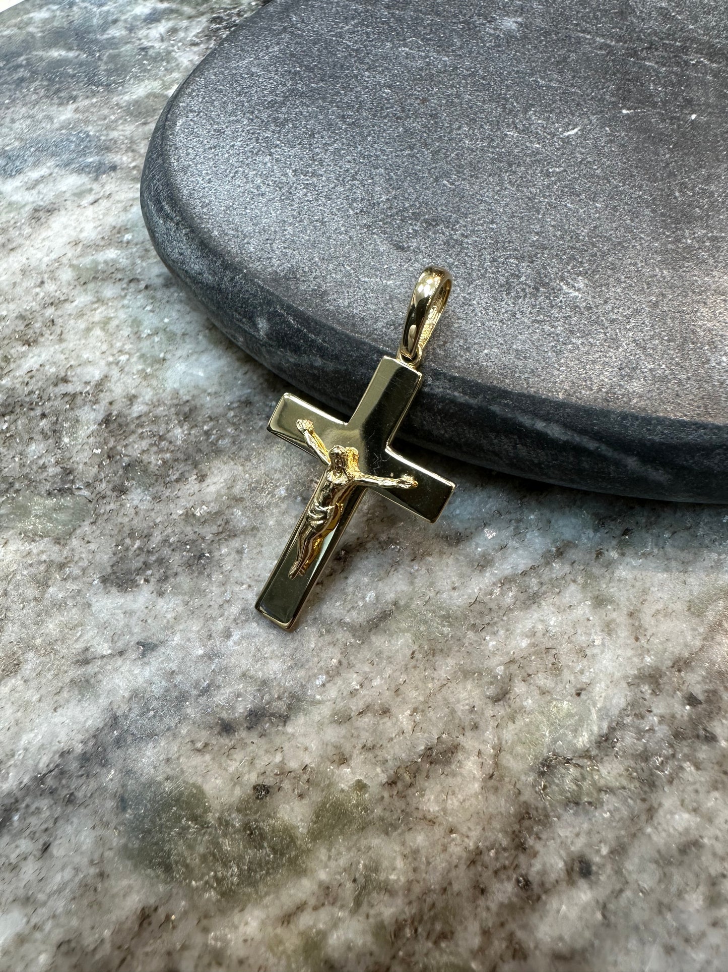 18K Gouden Kruis met Jezus