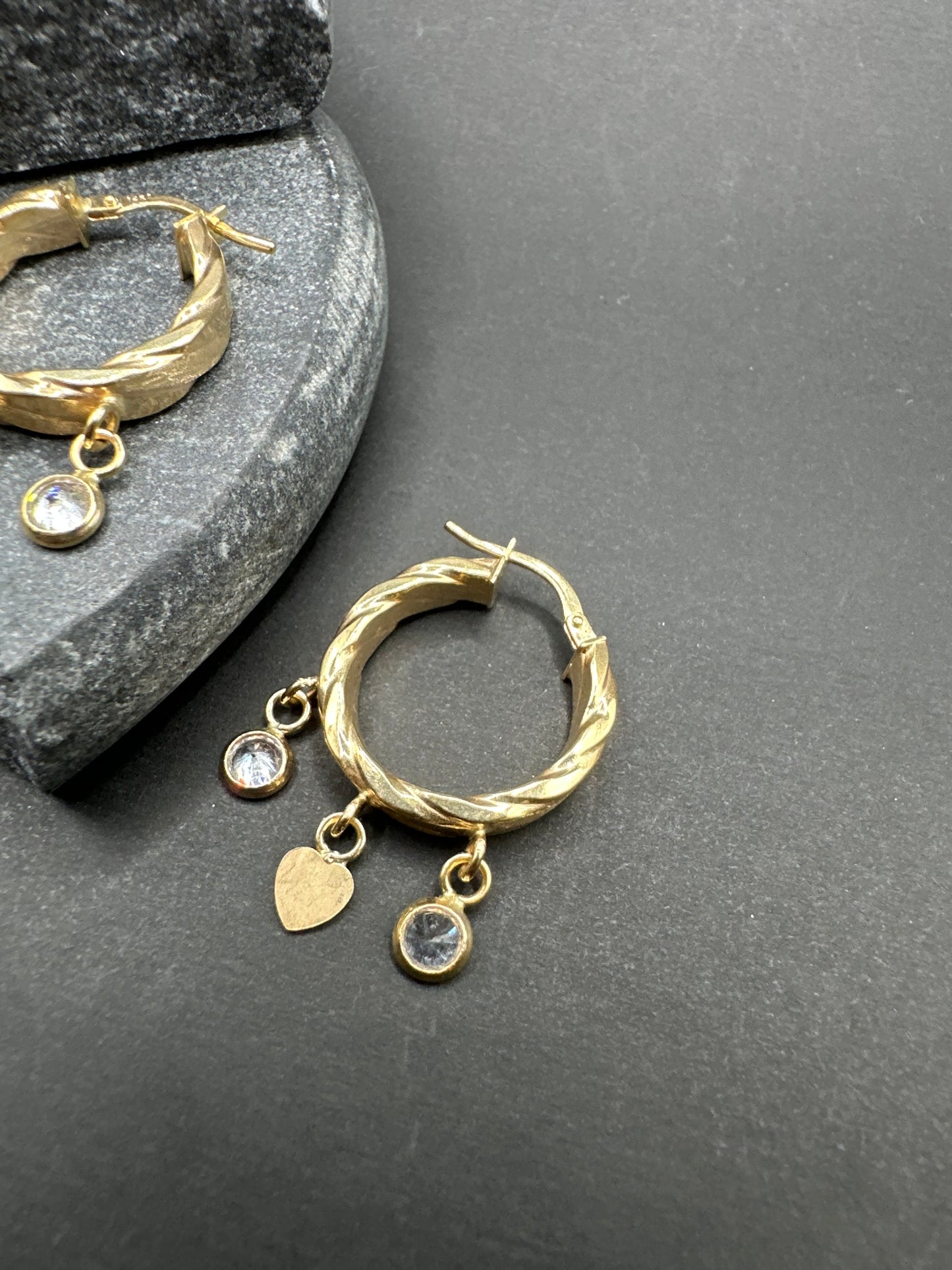 14K Gouden Oorbellen met Hangende Bedeltjes – 20 mm