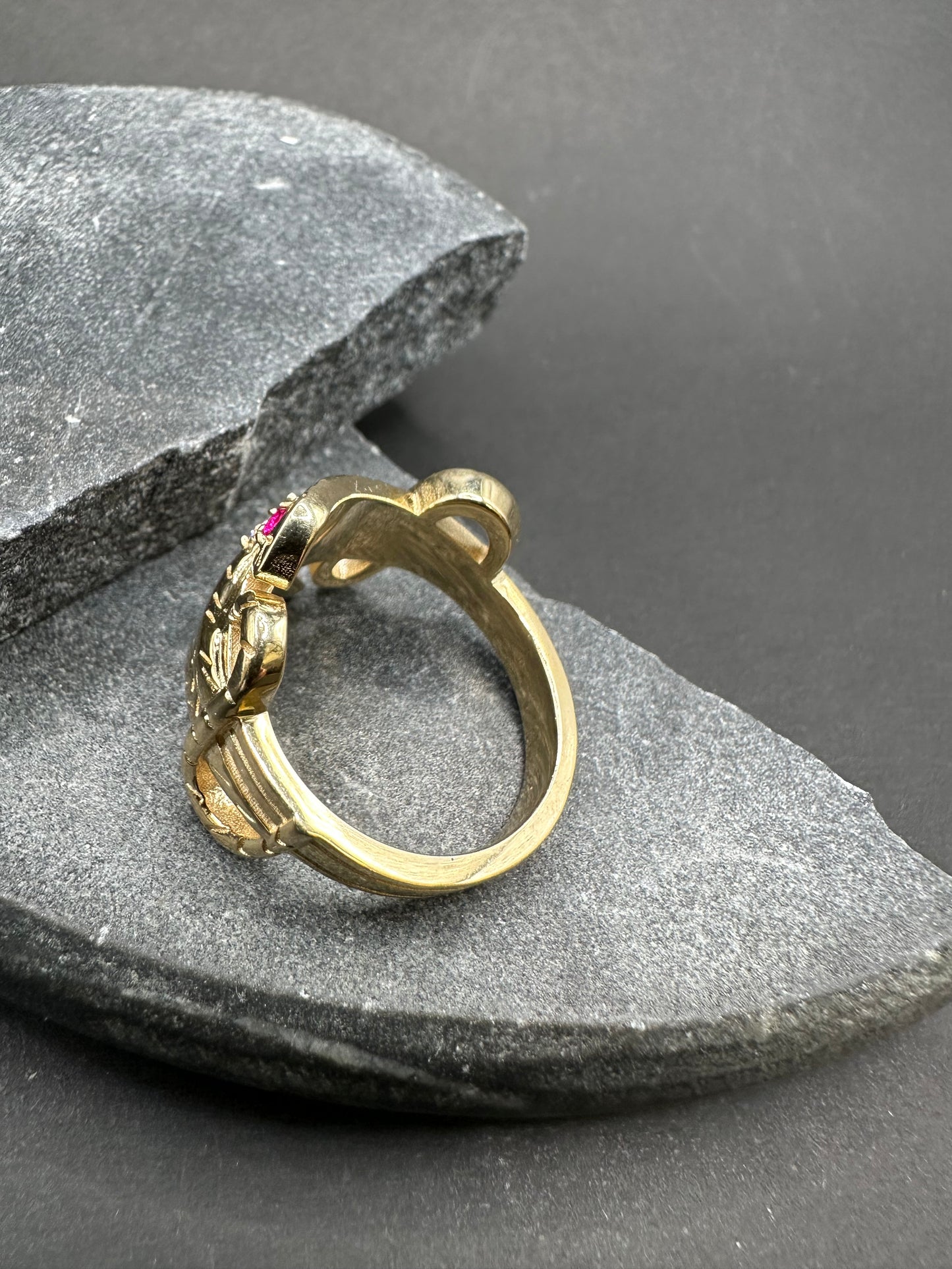 14K Gouden 3-Koppige Slangen Ring met Edelstenen