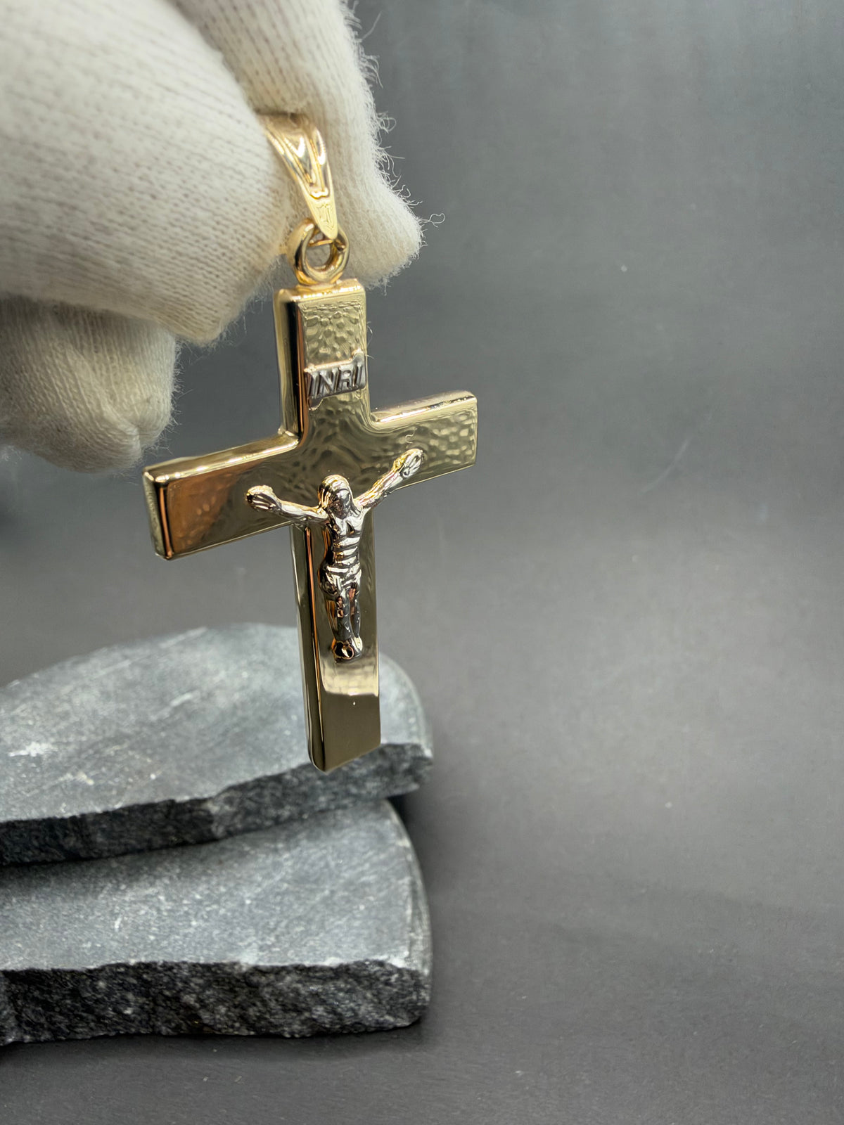 14K Gouden Kruis met Jezus in Witgoud – 30 mm x 60 mm