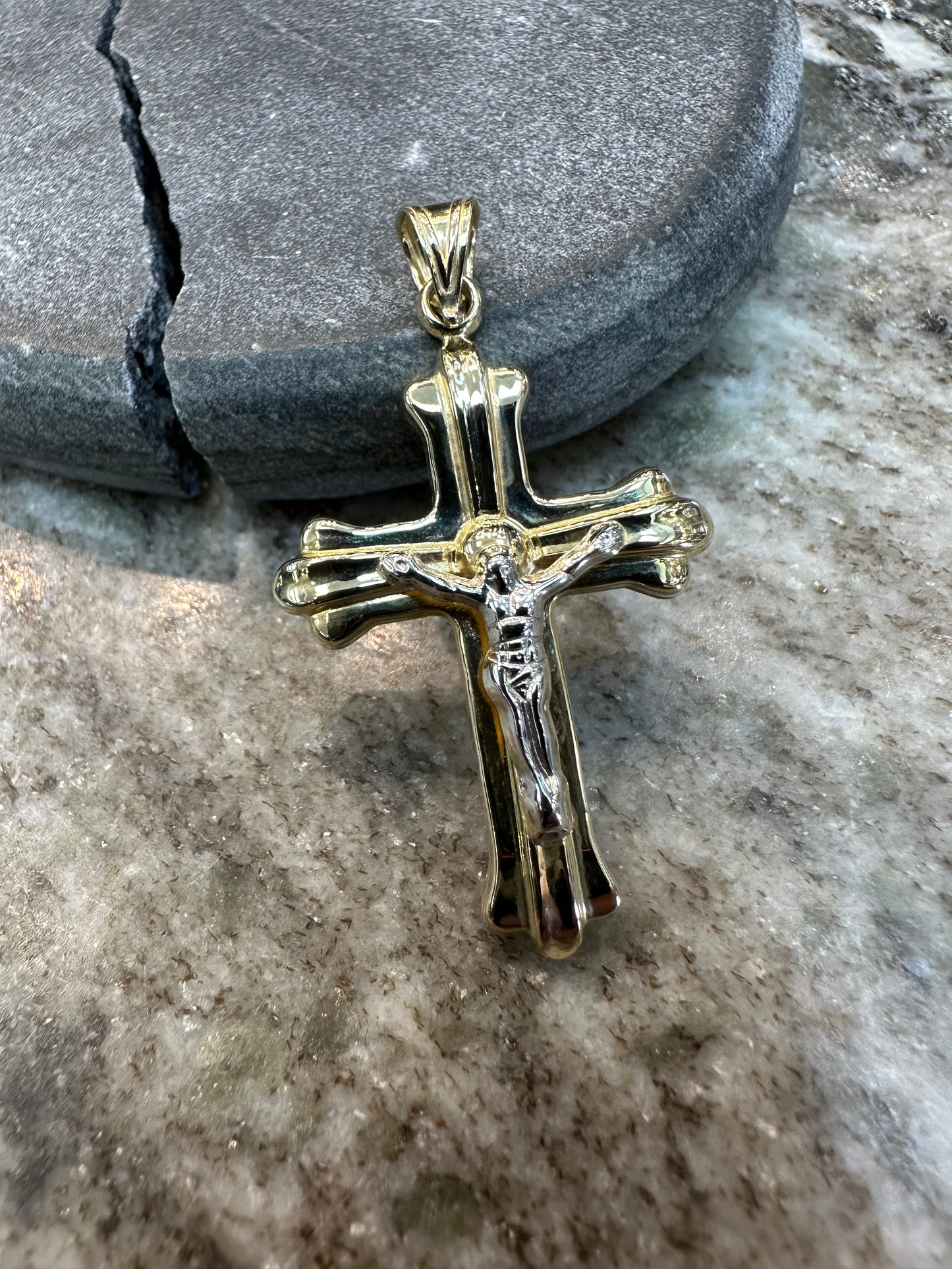 14K Gouden Kruishanger – 23 mm breed | 41 mm lang