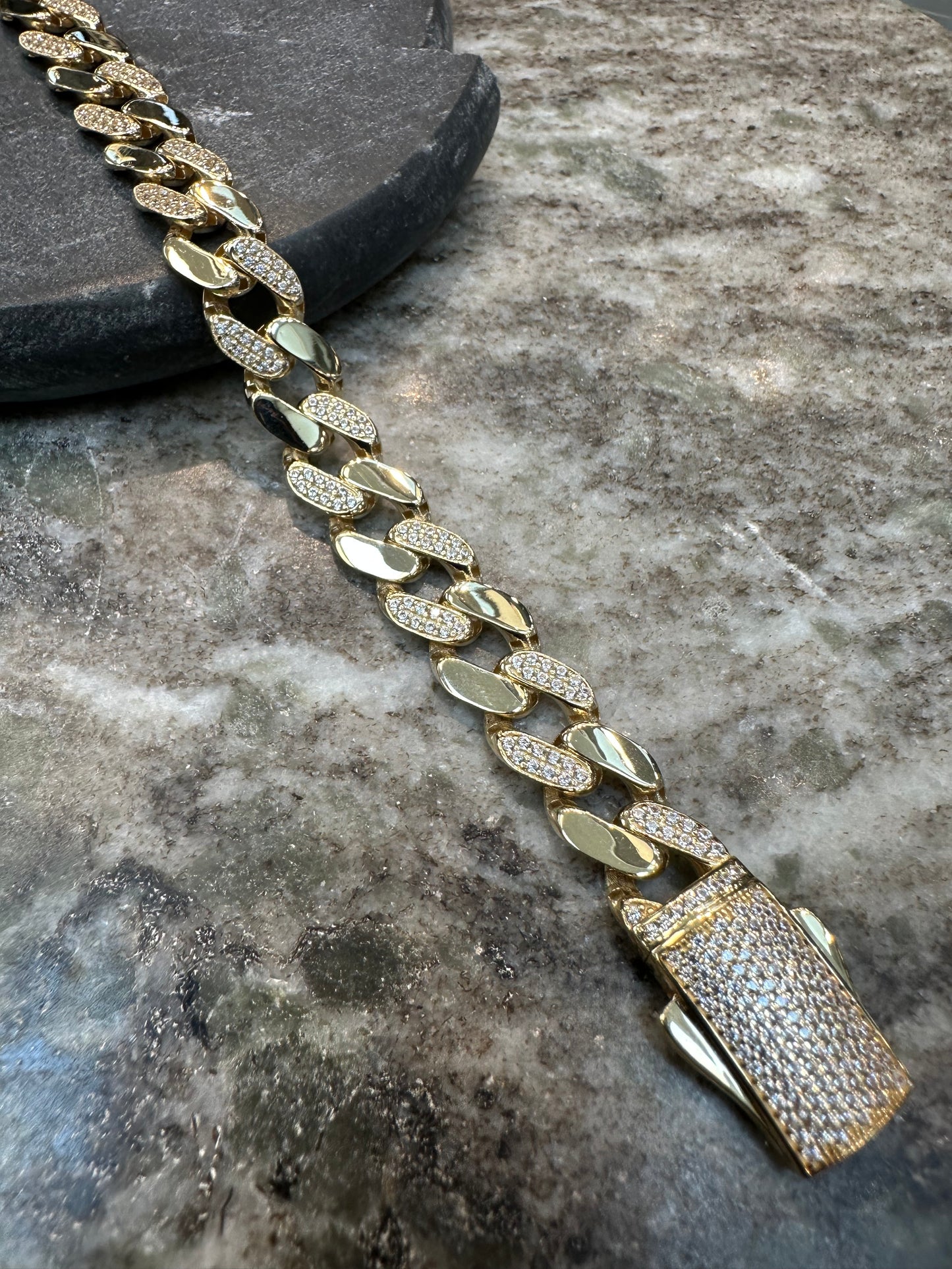 Prachtige 14K Gouden Iced Cuban Link Armband – 20,5 cm | 11 mm | Zirkonia